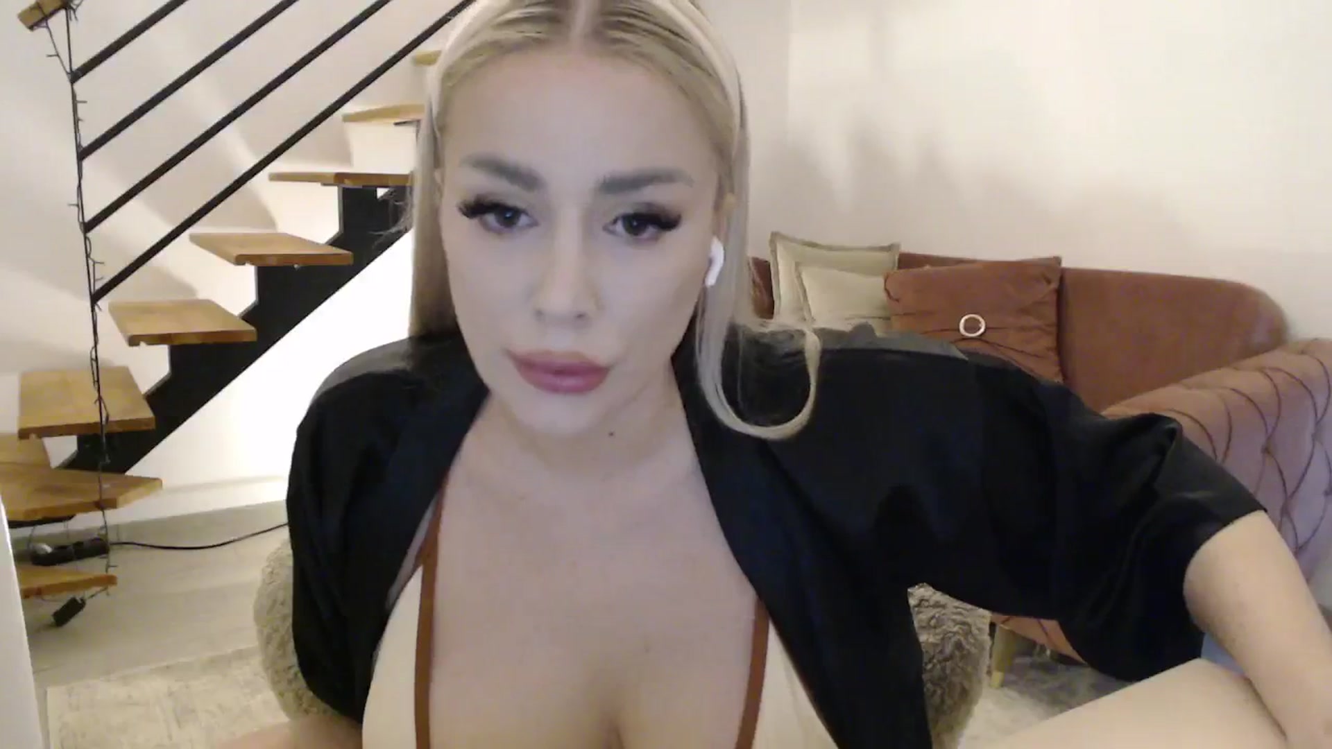 Gallery image thumbnail from Addasweet23's myfreecams stream on, 05/14/2024, 20:05 image 17 of 20