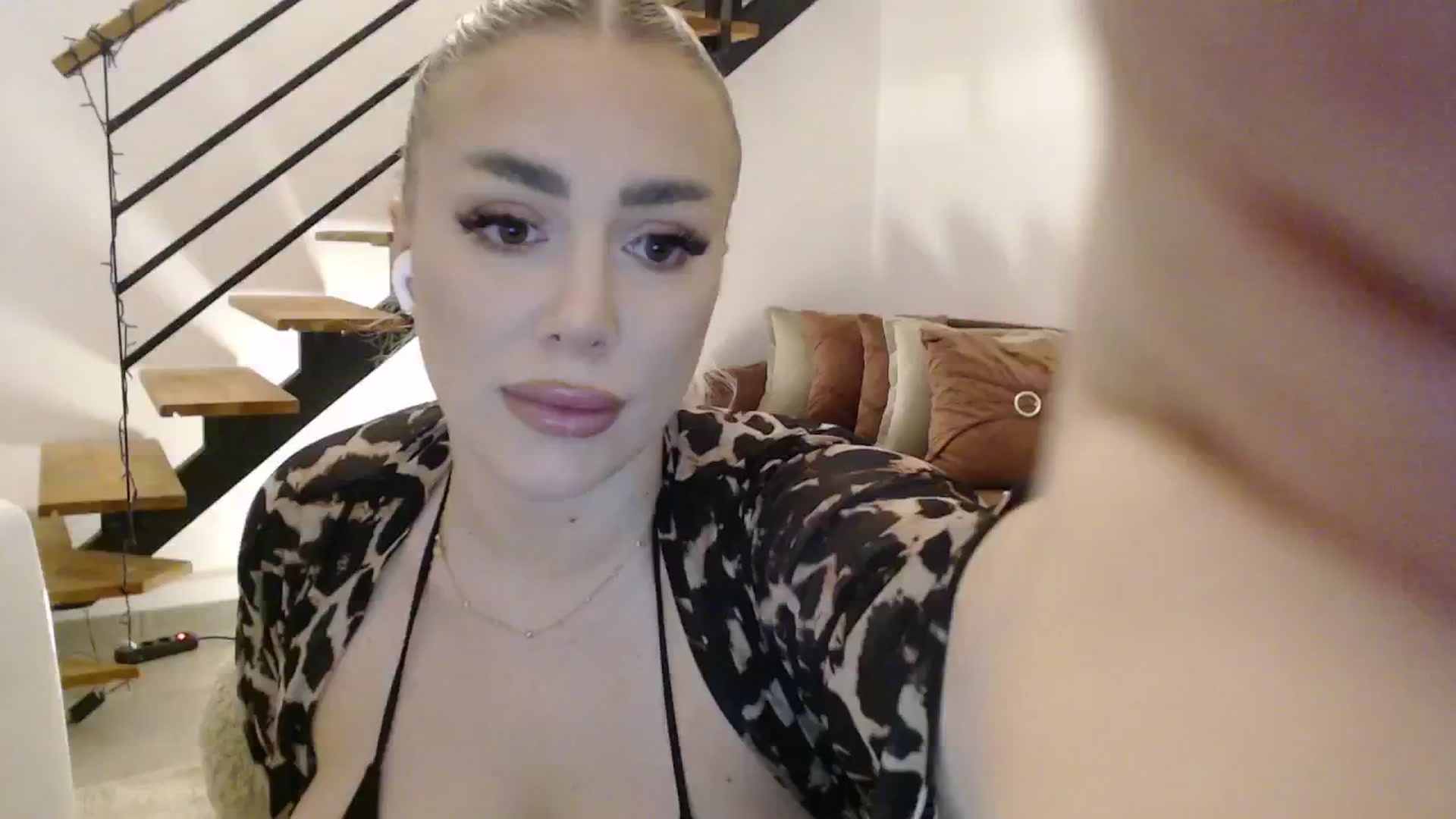 Gallery image thumbnail from Addasweet23's myfreecams stream on, 05/22/2024, 14:36 image 3 of 20