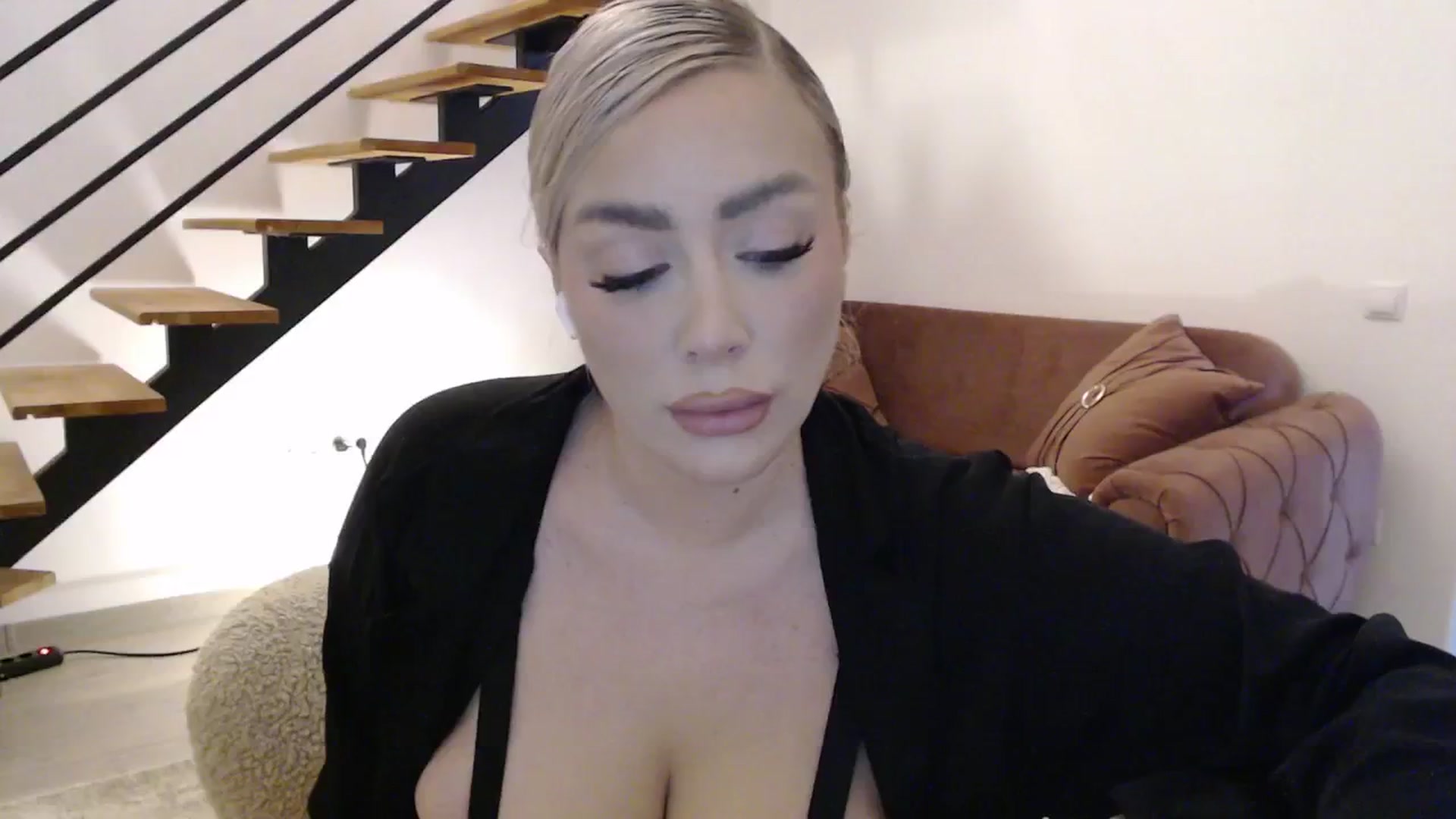 Gallery image thumbnail from Addasweet23's myfreecams stream on, 05/30/2024, 17:52 image 16 of 20