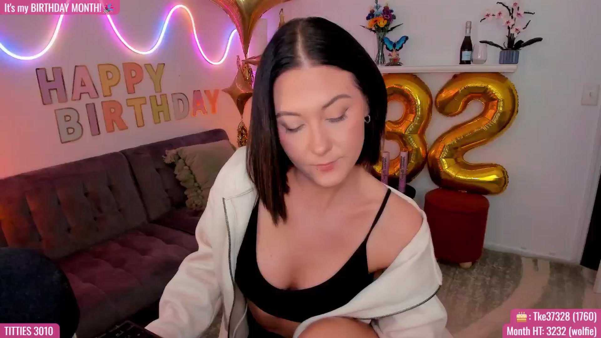 Gallery image thumbnail from AddiLee's myfreecams stream on, 10/05/2024, 18:52 image 8 of 20
