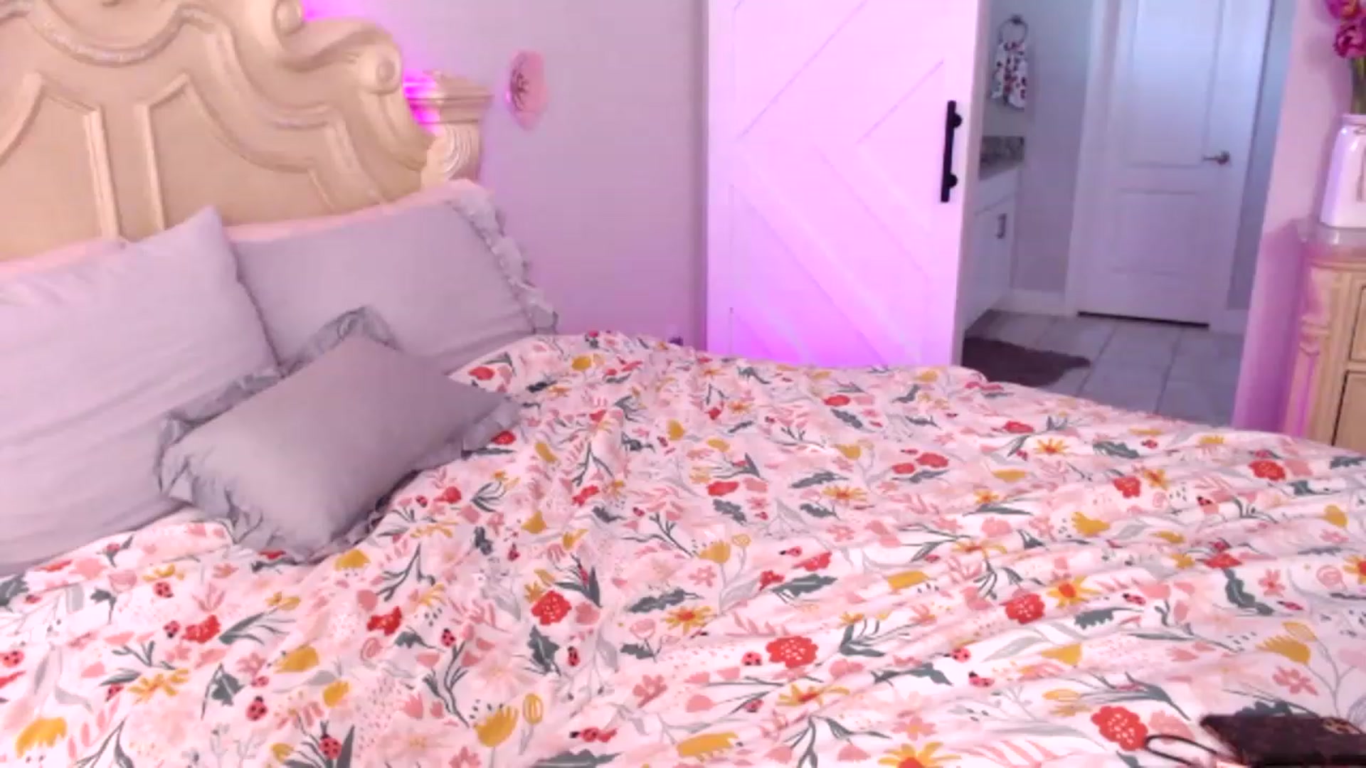 Gallery image thumbnail from AddictiveKiss's myfreecams stream on, 03/02/2023, 20:44 image 11 of 20