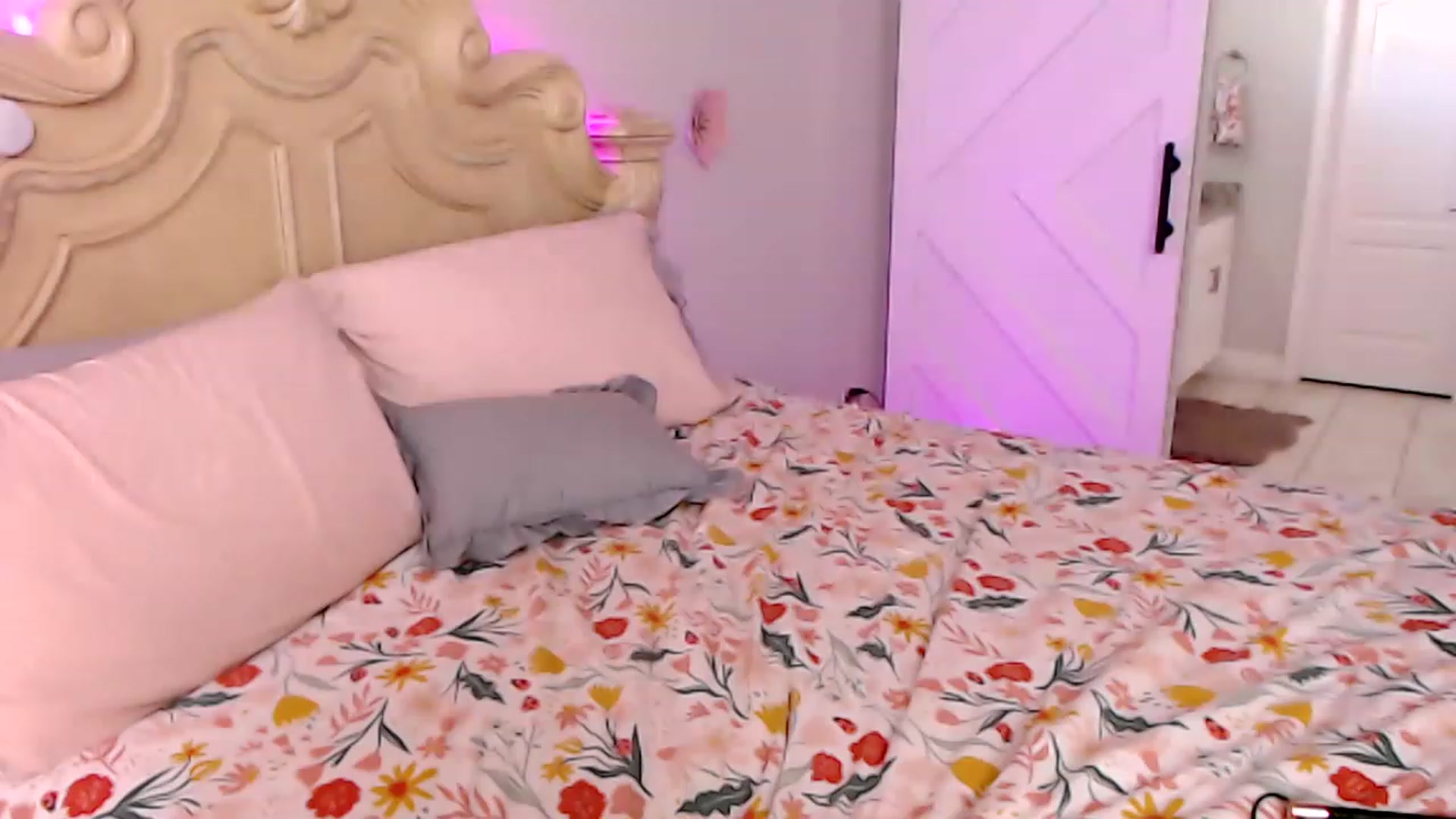 Gallery image thumbnail from AddictiveKiss's myfreecams stream on, 03/30/2023, 21:18 image 4 of 20