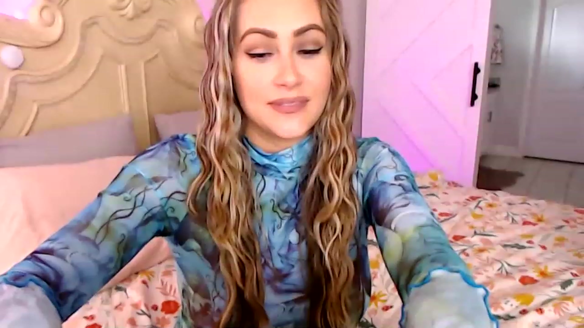 Gallery image thumbnail from AddictiveKiss's myfreecams stream on, 04/13/2023, 20:43 image 12 of 20