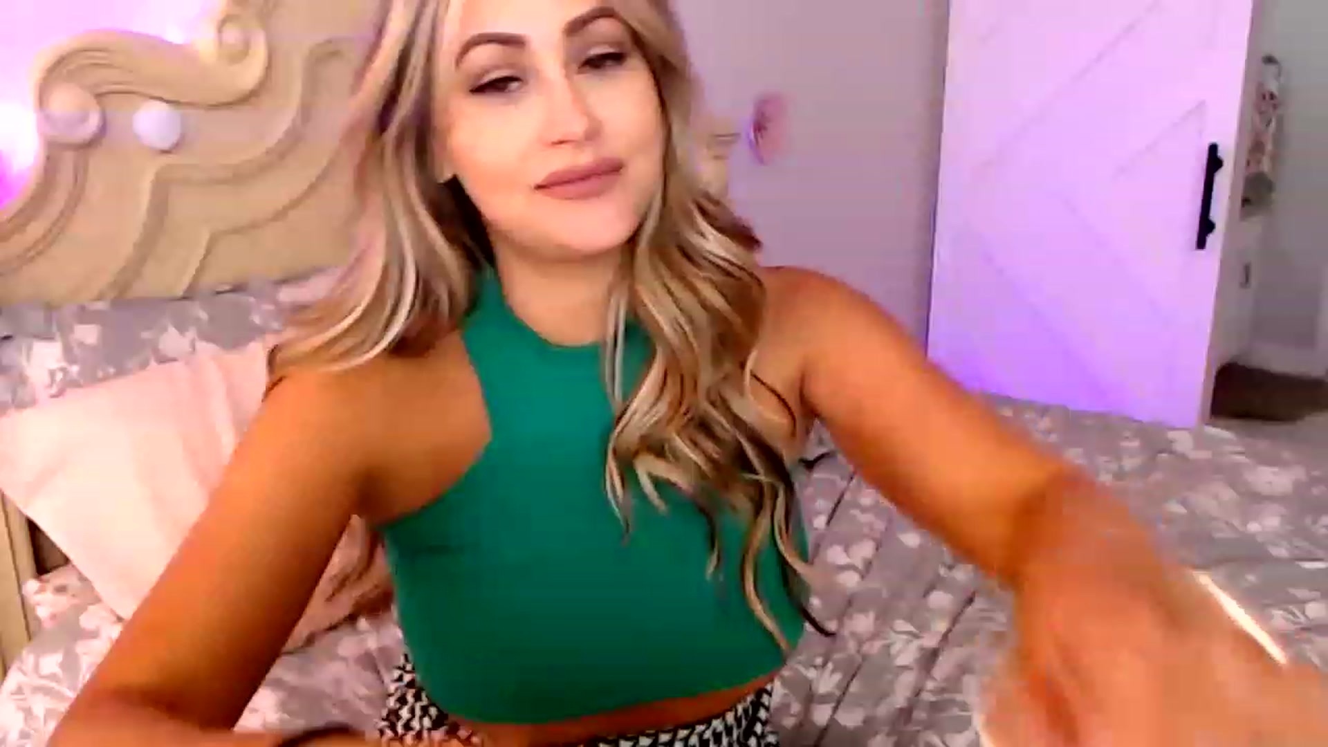 Gallery image thumbnail from AddictiveKiss's myfreecams stream on, 05/18/2023, 21:06 image 2 of 20