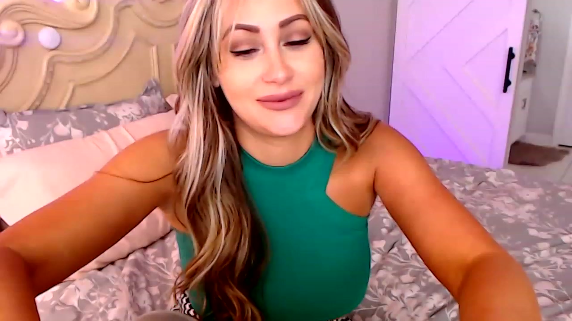 Gallery image thumbnail from AddictiveKiss's myfreecams stream on, 05/18/2023, 21:06 image 6 of 20