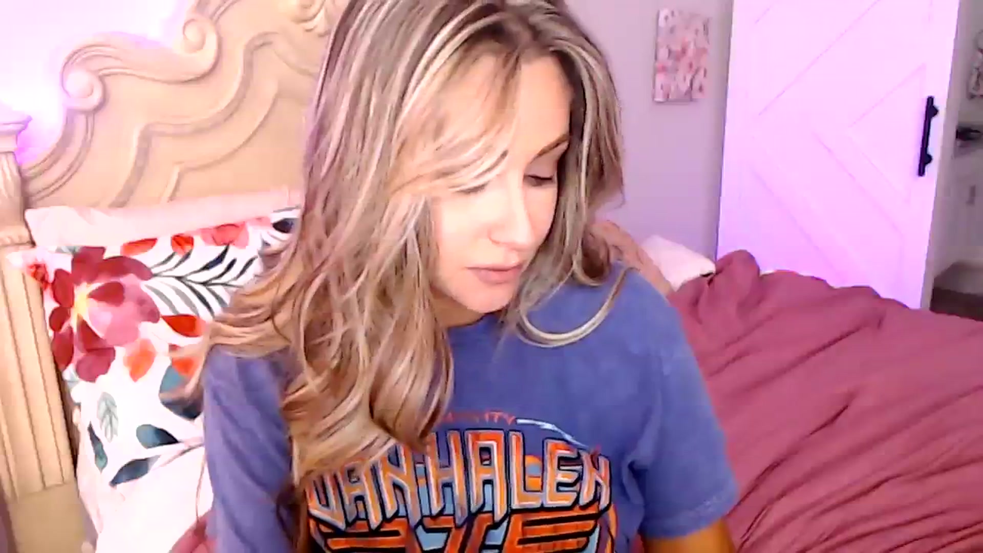Gallery image thumbnail from AddictiveKiss's myfreecams stream on, 08/17/2023, 20:43 image 19 of 20