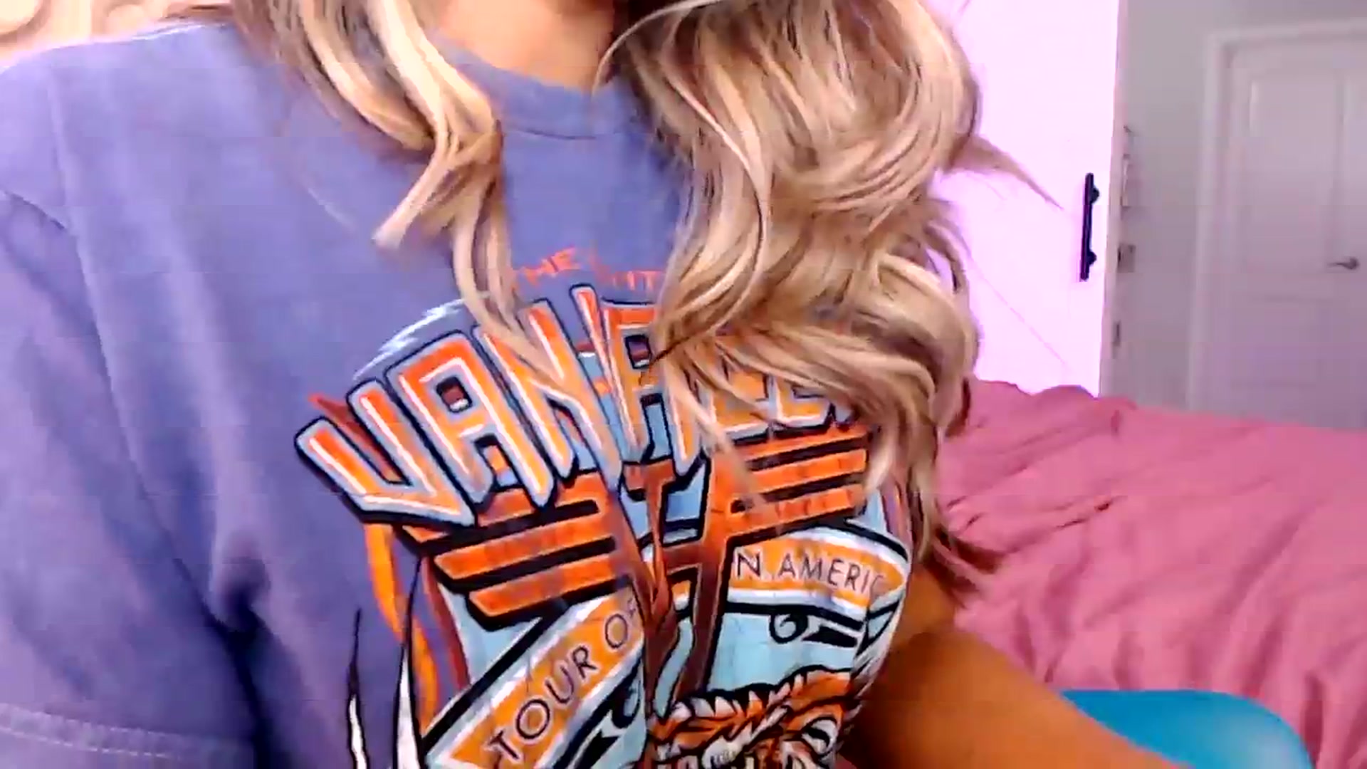 Gallery image thumbnail from AddictiveKiss's myfreecams stream on, 08/17/2023, 20:43 image 20 of 20