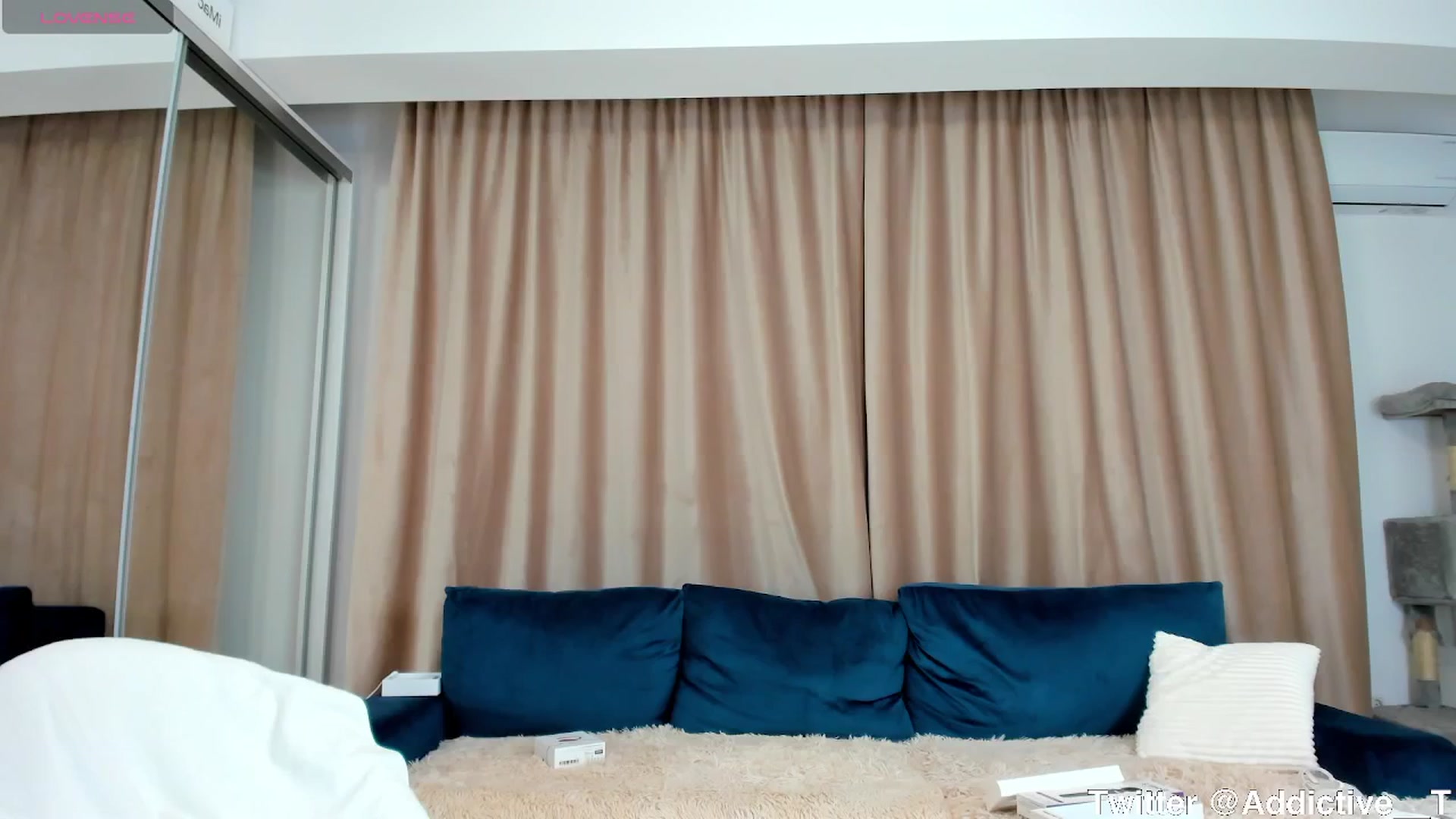 Gallery image thumbnail from Addictive_T's myfreecams stream on, 10/31/2024, 22:32 image 14 of 20