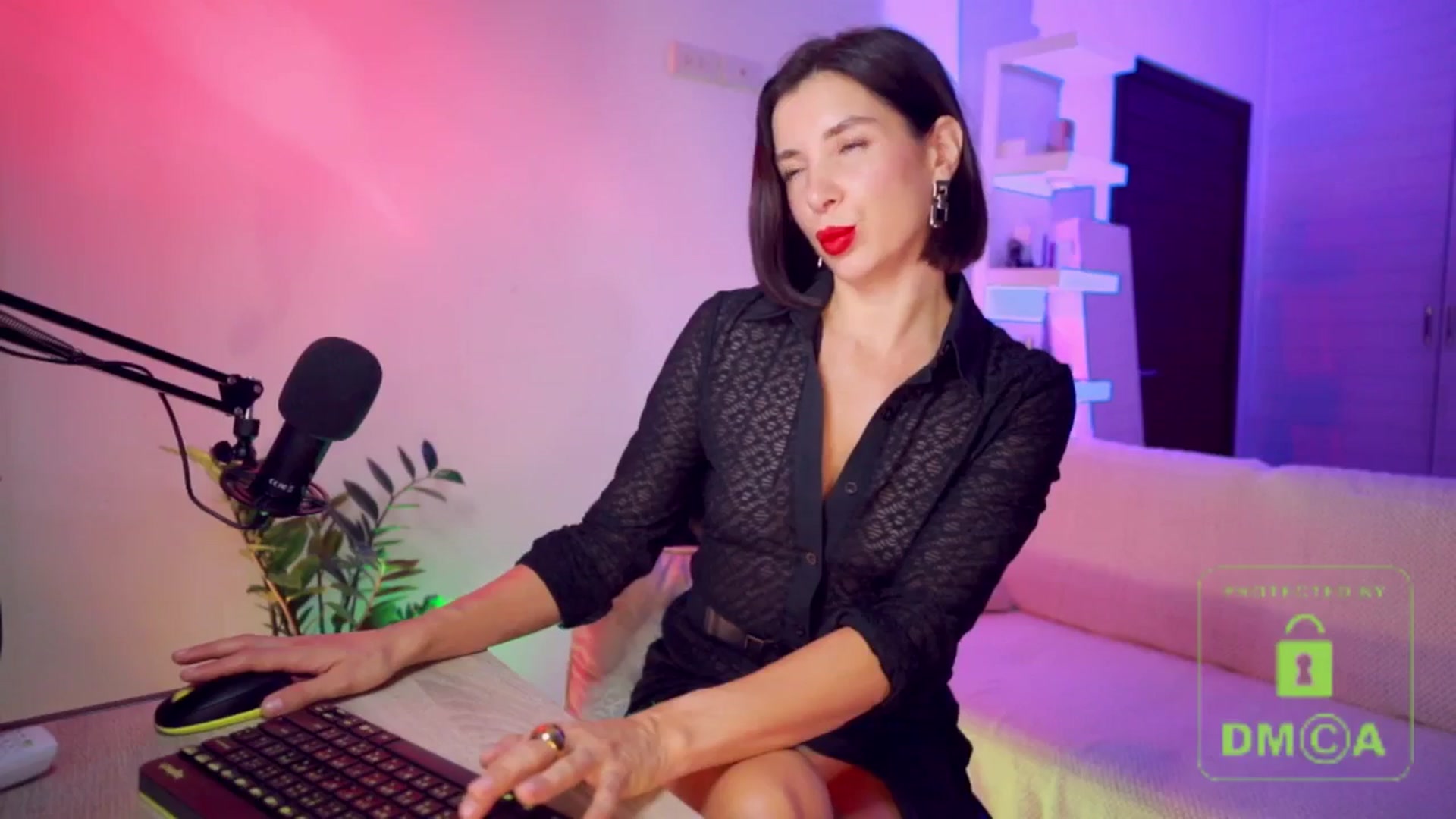 Gallery image thumbnail from AddictsQueen's myfreecams stream on, 07/19/2025, 06:42 image 12 of 20
