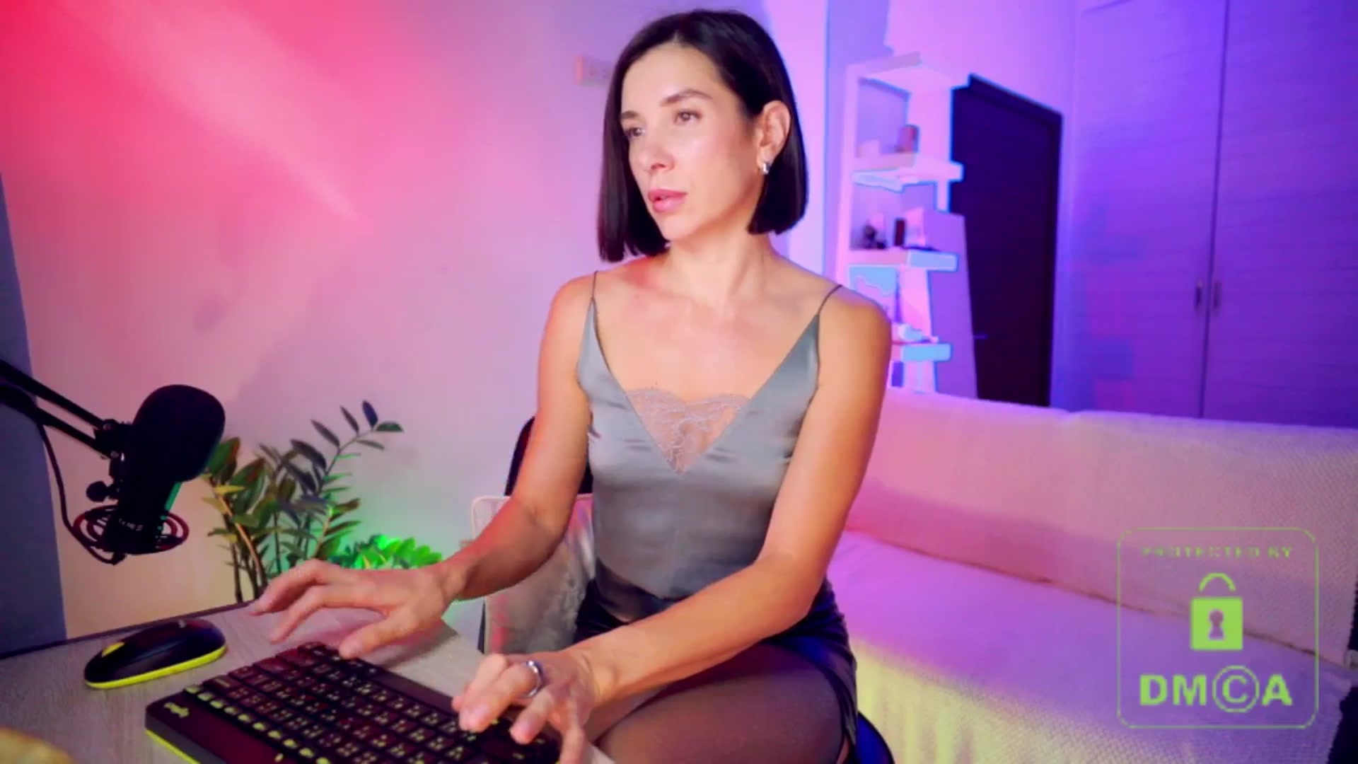 Gallery image thumbnail from AddictsQueen's myfreecams stream on, 07/26/2025, 06:37 image 2 of 20