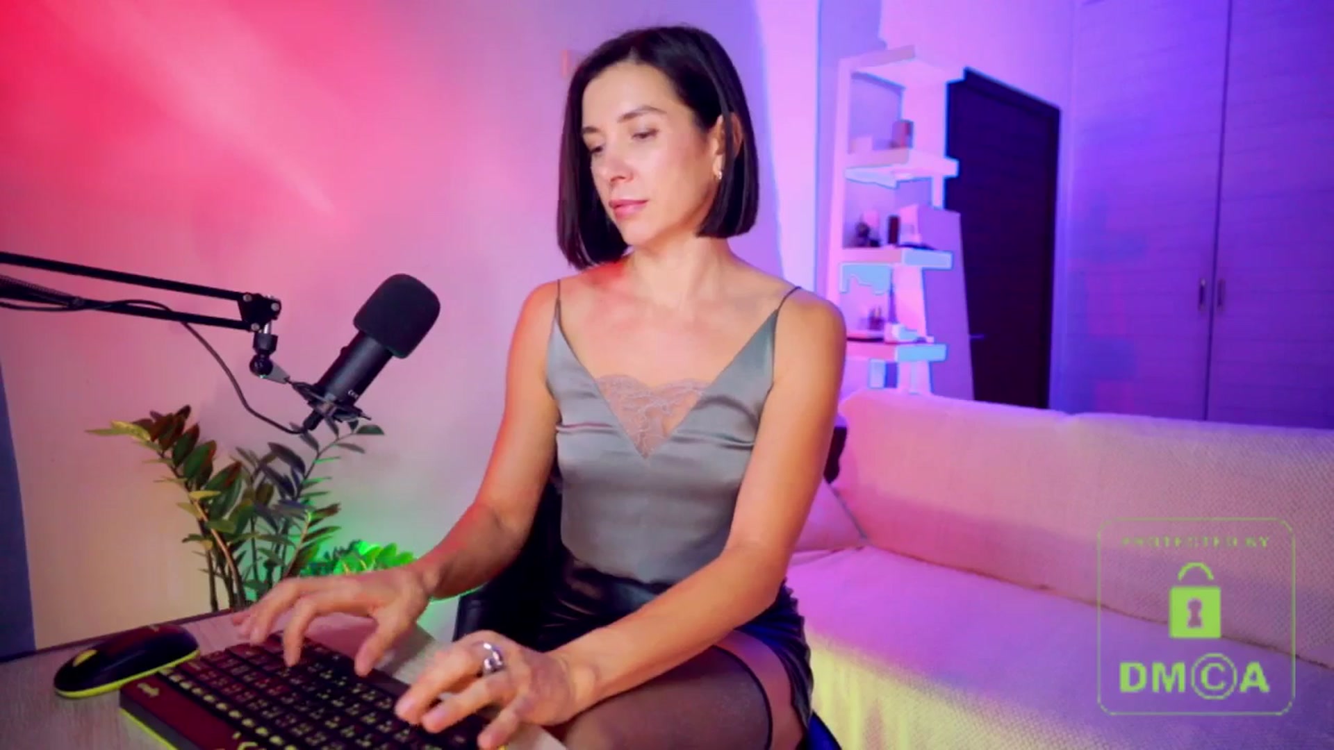 Gallery image thumbnail from AddictsQueen's myfreecams stream on, 07/26/2025, 07:32 image 5 of 20