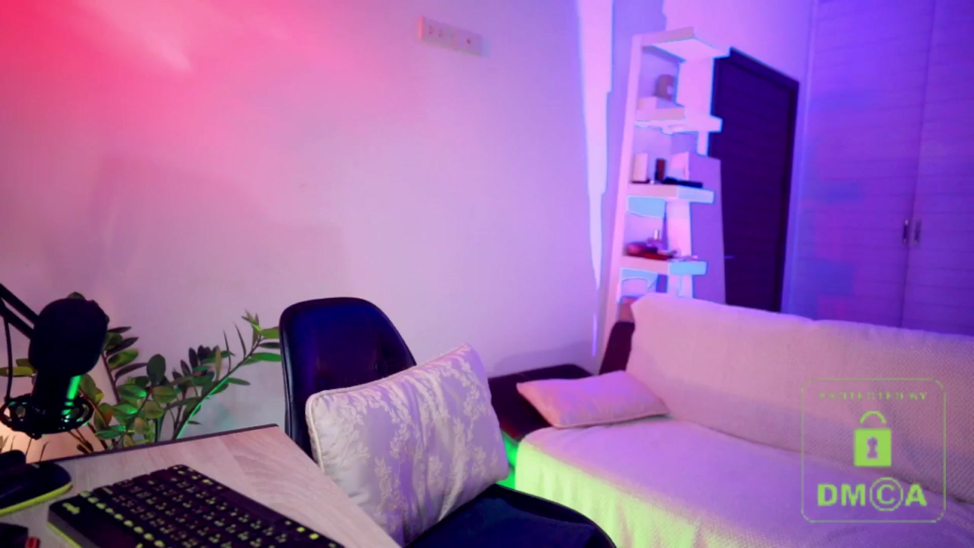 Gallery image thumbnail from AddictsQueen's myfreecams stream on, 08/18/2025, 02:56 image 10 of 20