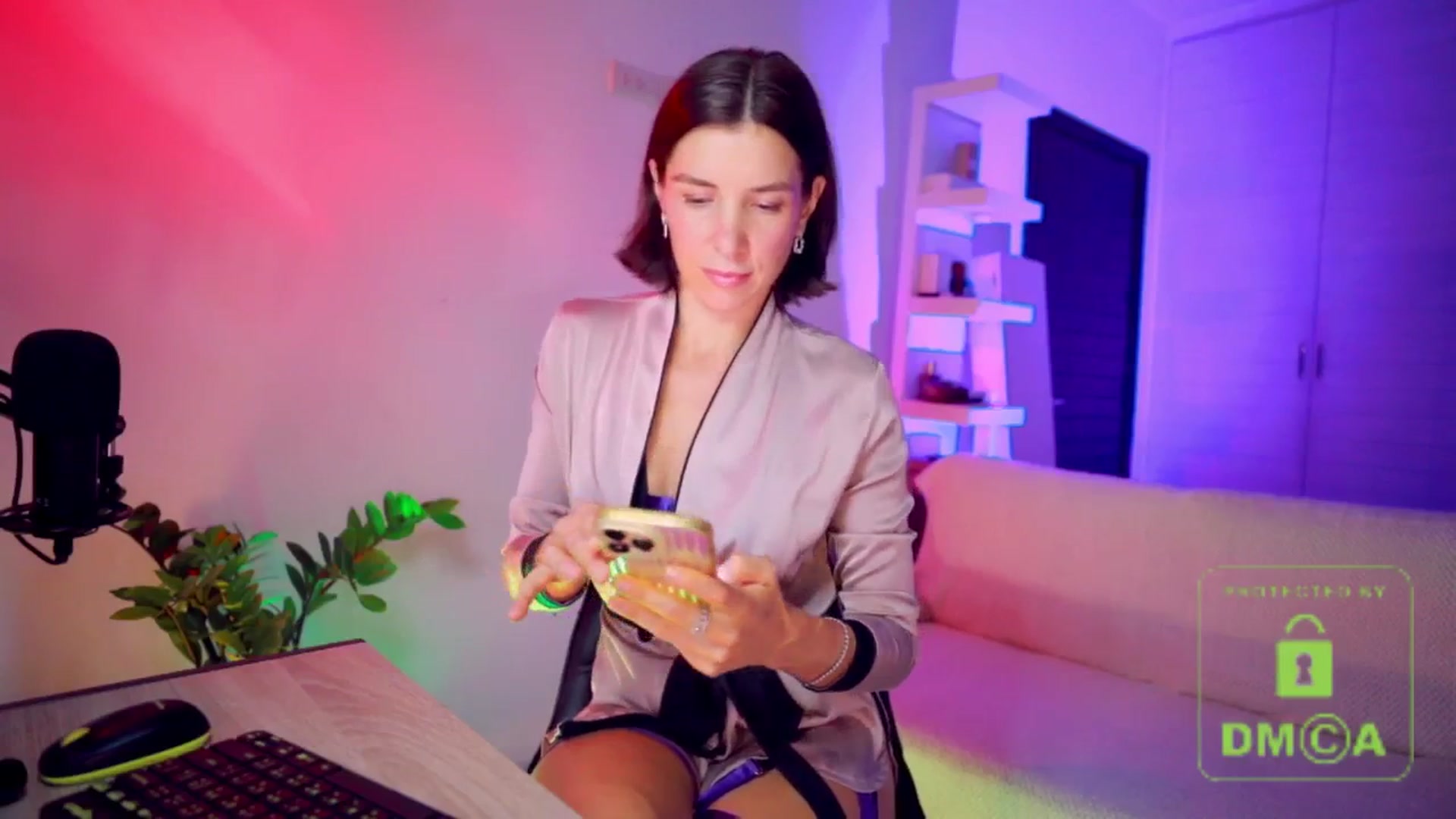 Gallery image thumbnail from AddictsQueen's myfreecams stream on, 09/20/2025, 03:47 image 7 of 20
