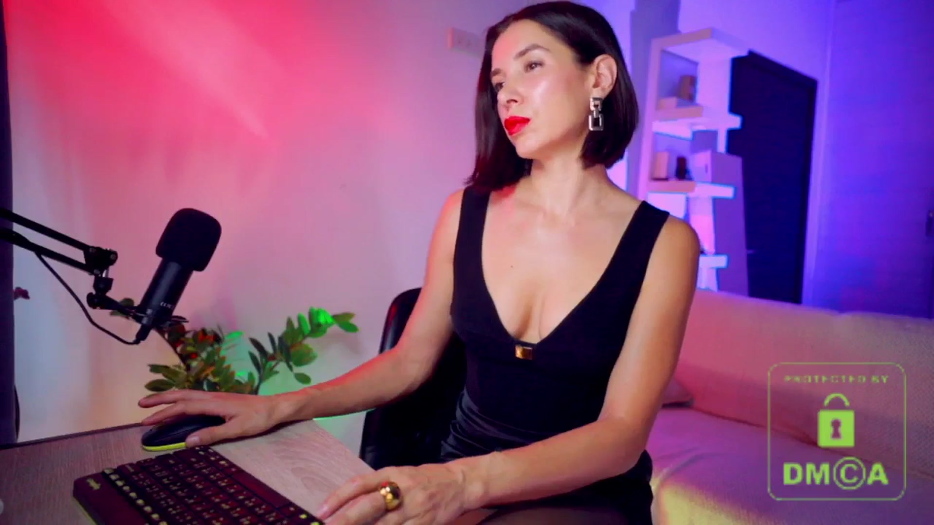 Gallery image thumbnail from AddictsQueen's myfreecams stream on, 09/21/2025, 03:57 image 5 of 20