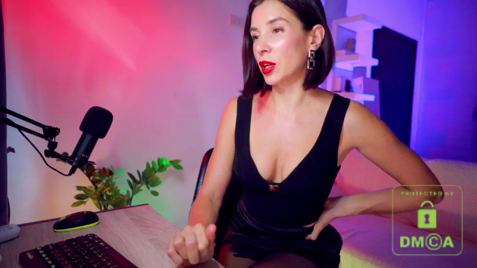 Gallery image thumbnail from AddictsQueen's myfreecams stream on, 09/21/2025, 03:57 image 16 of 20