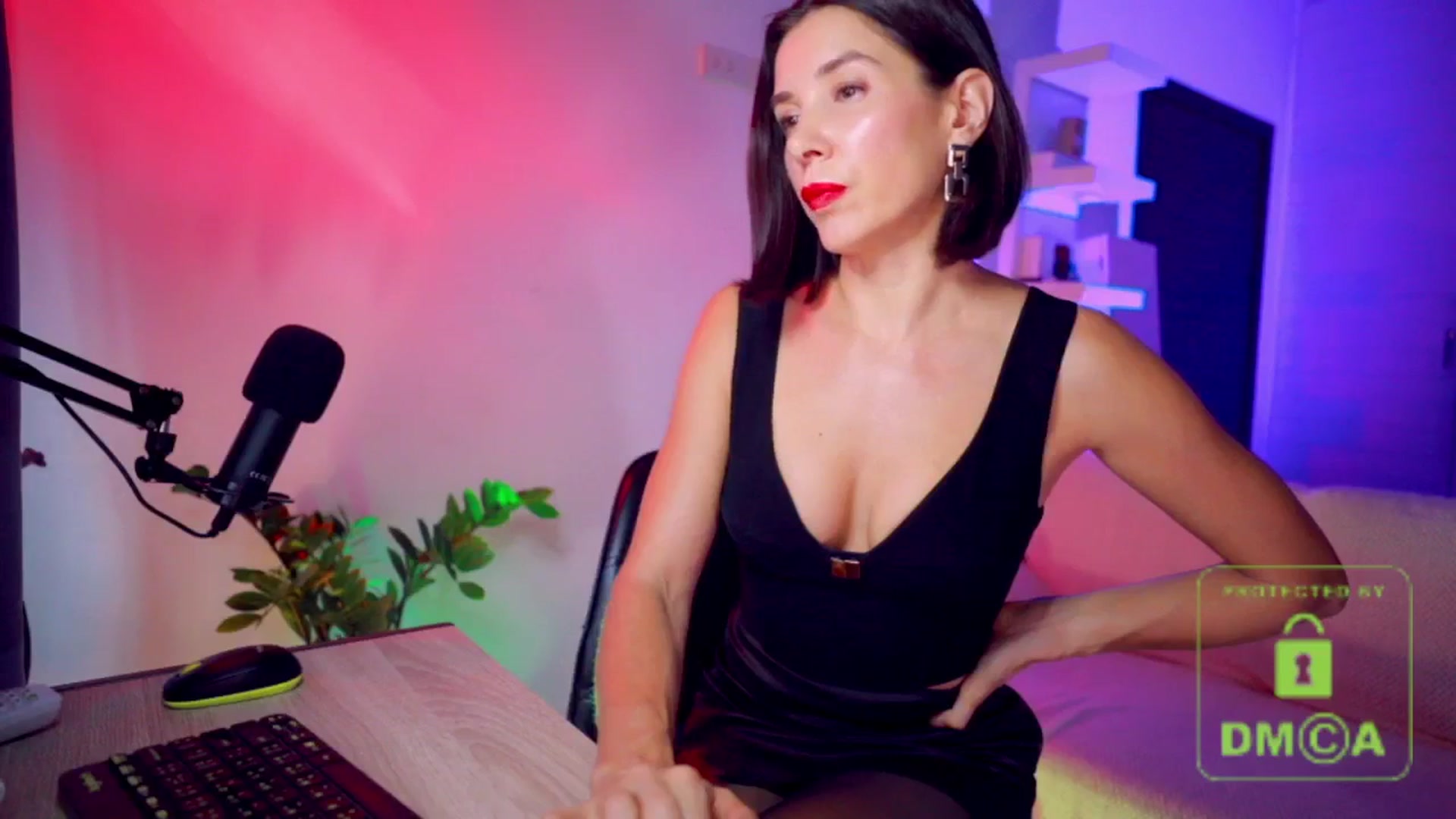 Gallery image thumbnail from AddictsQueen's myfreecams stream on, 09/21/2025, 03:57 image 15 of 20
