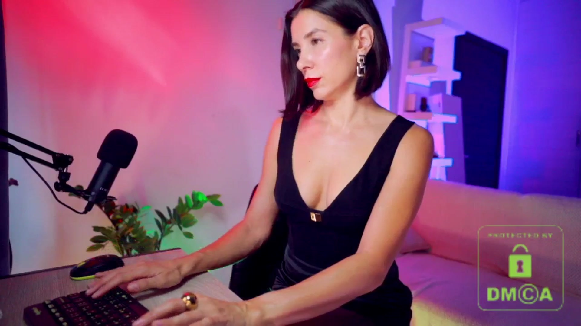 Gallery image thumbnail from AddictsQueen's myfreecams stream on, 09/21/2025, 03:57 image 14 of 20