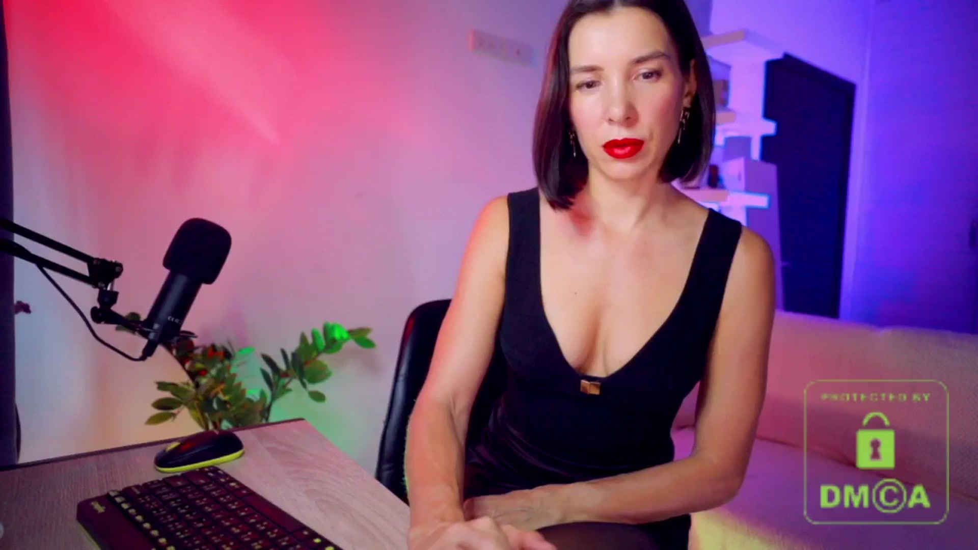 Gallery image thumbnail from AddictsQueen's myfreecams stream on, 09/21/2025, 03:57 image 1 of 20