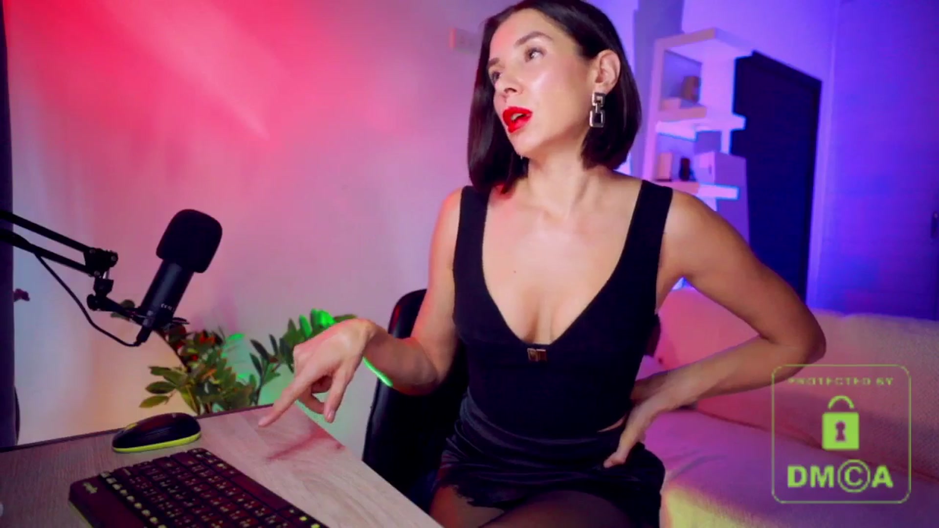 Gallery image thumbnail from AddictsQueen's myfreecams stream on, 09/21/2025, 03:57 image 12 of 20