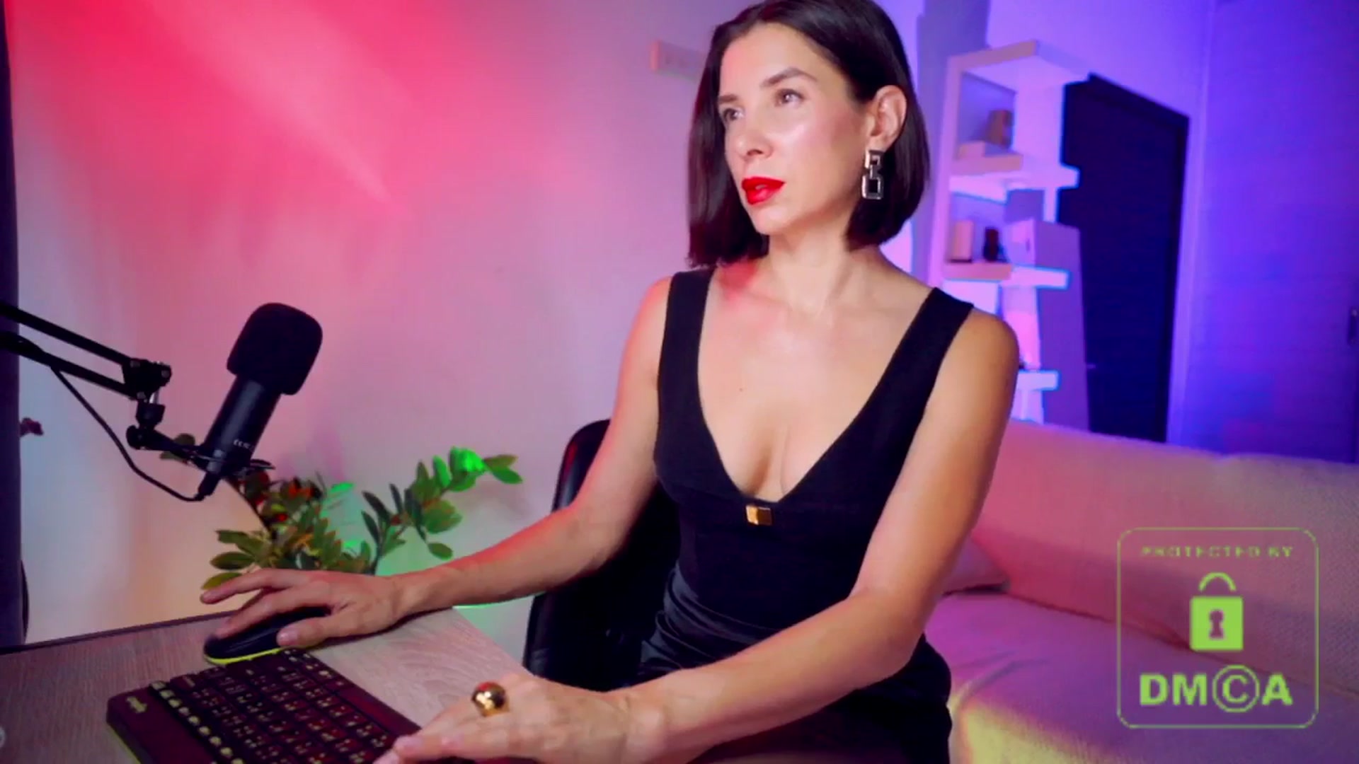 Gallery image thumbnail from AddictsQueen's myfreecams stream on, 09/21/2025, 03:57 image 3 of 20