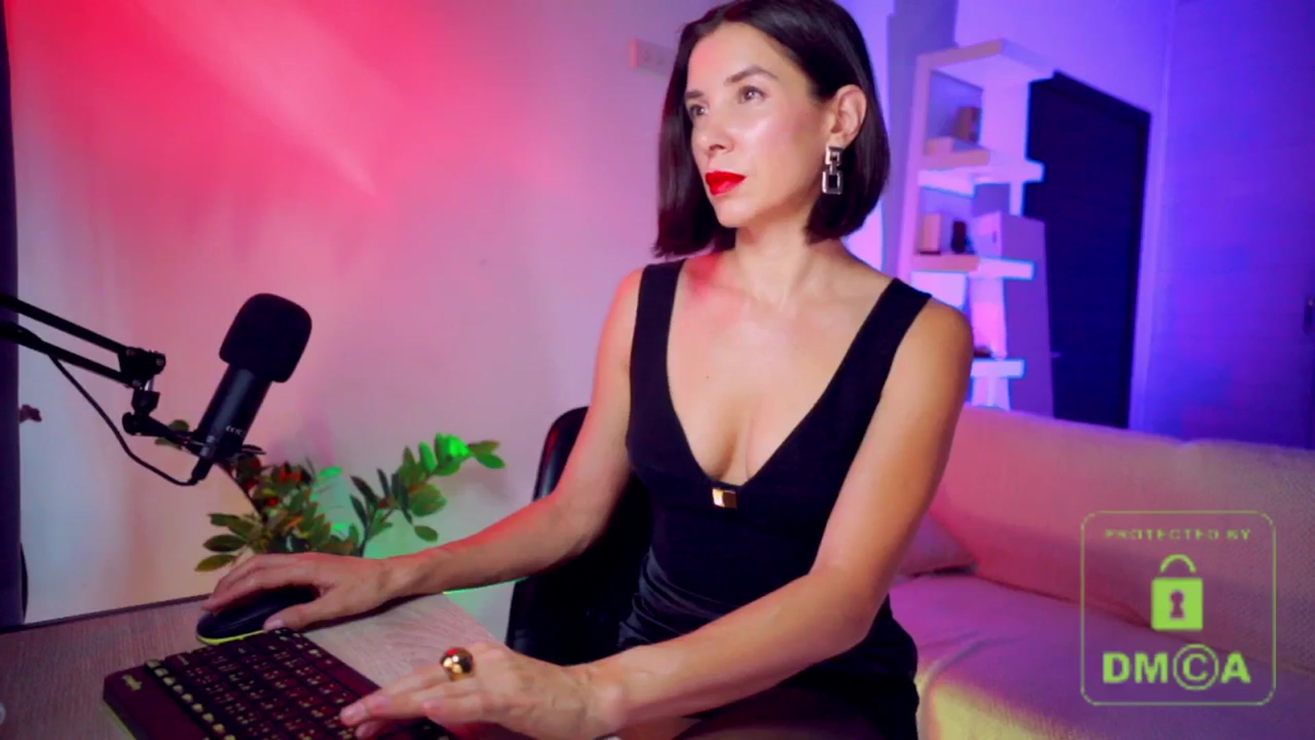 Gallery image thumbnail from AddictsQueen's myfreecams stream on, 09/21/2025, 03:57 image 4 of 20