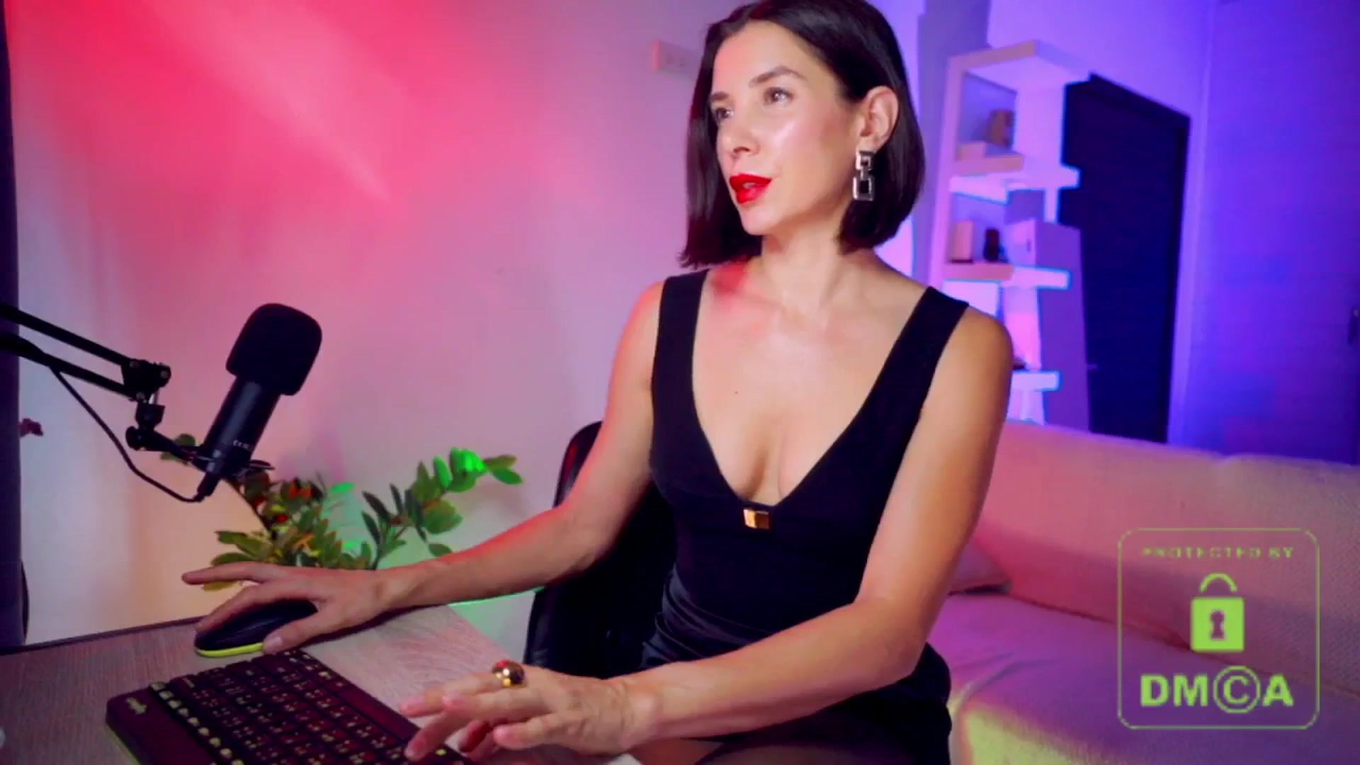 Gallery image thumbnail from AddictsQueen's myfreecams stream on, 09/21/2025, 03:57 image 6 of 20