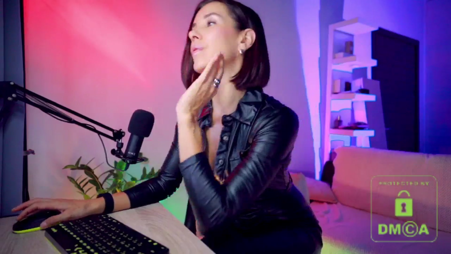 Gallery image thumbnail from AddictsQueen's myfreecams stream on, 10/12/2025, 09:58 image 3 of 20