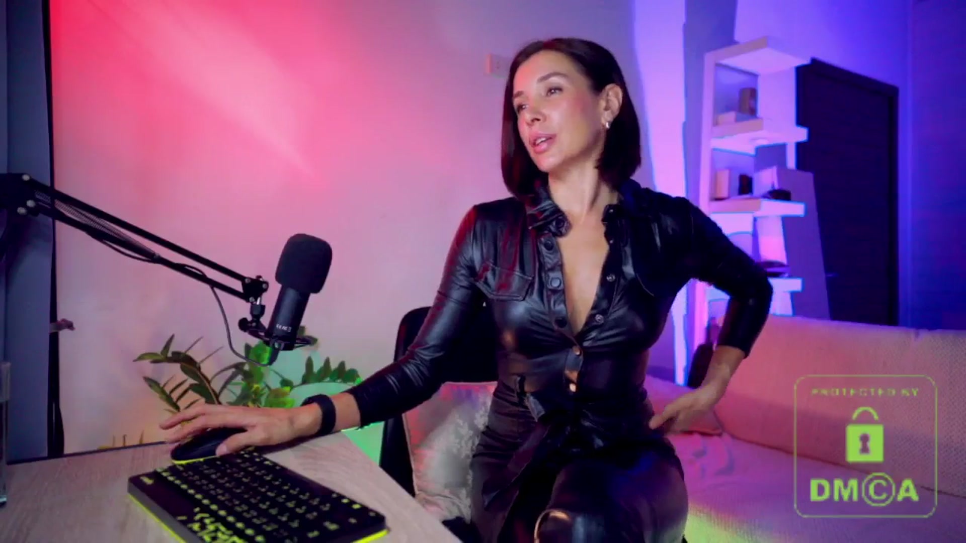 Gallery image thumbnail from AddictsQueen's myfreecams stream on, 10/12/2025, 09:58 image 17 of 20