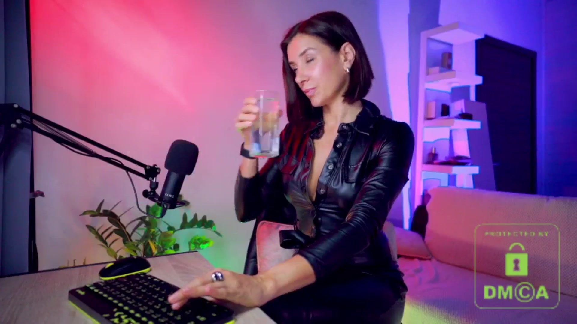 Gallery image thumbnail from AddictsQueen's myfreecams stream on, 10/12/2025, 09:58 image 13 of 20
