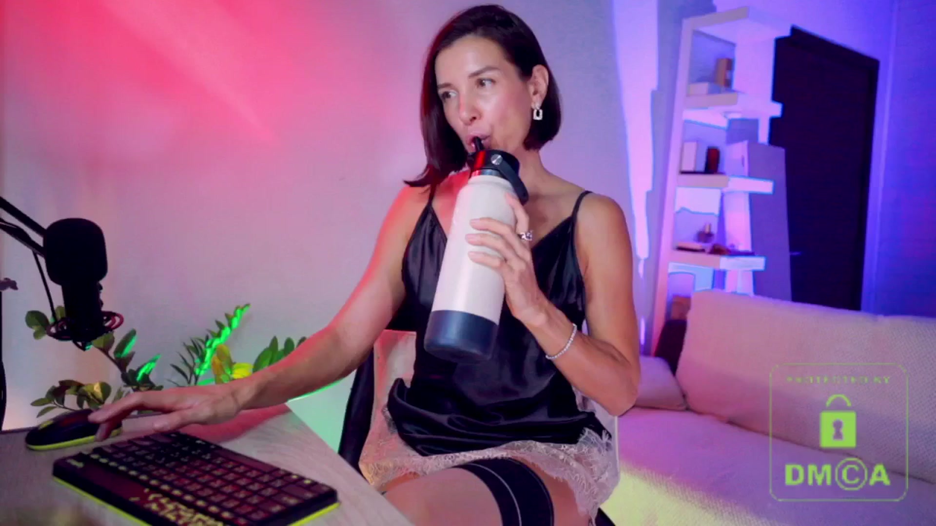 Gallery image thumbnail from AddictsQueen's myfreecams stream on, 12/05/2025, 05:45 image 1 of 20