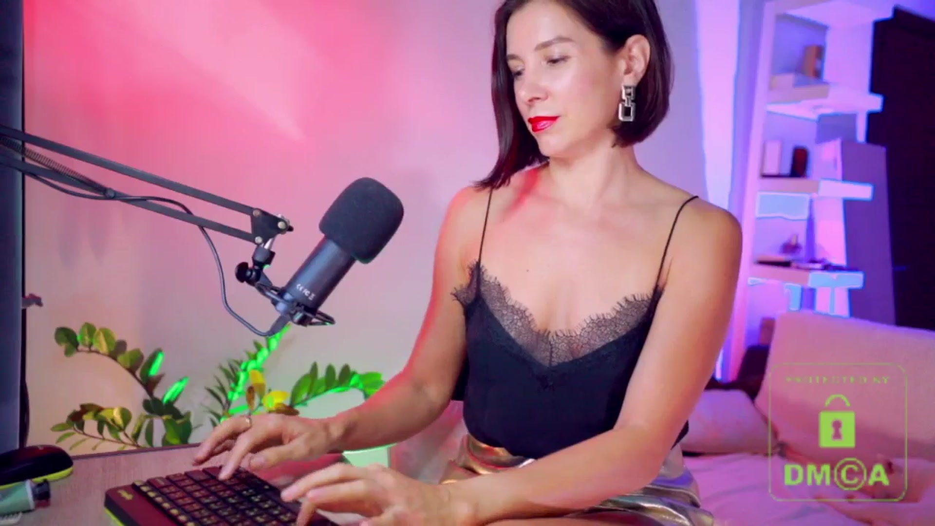 Gallery image thumbnail from AddictsQueen's myfreecams stream on, 12/07/2025, 06:41 image 17 of 20