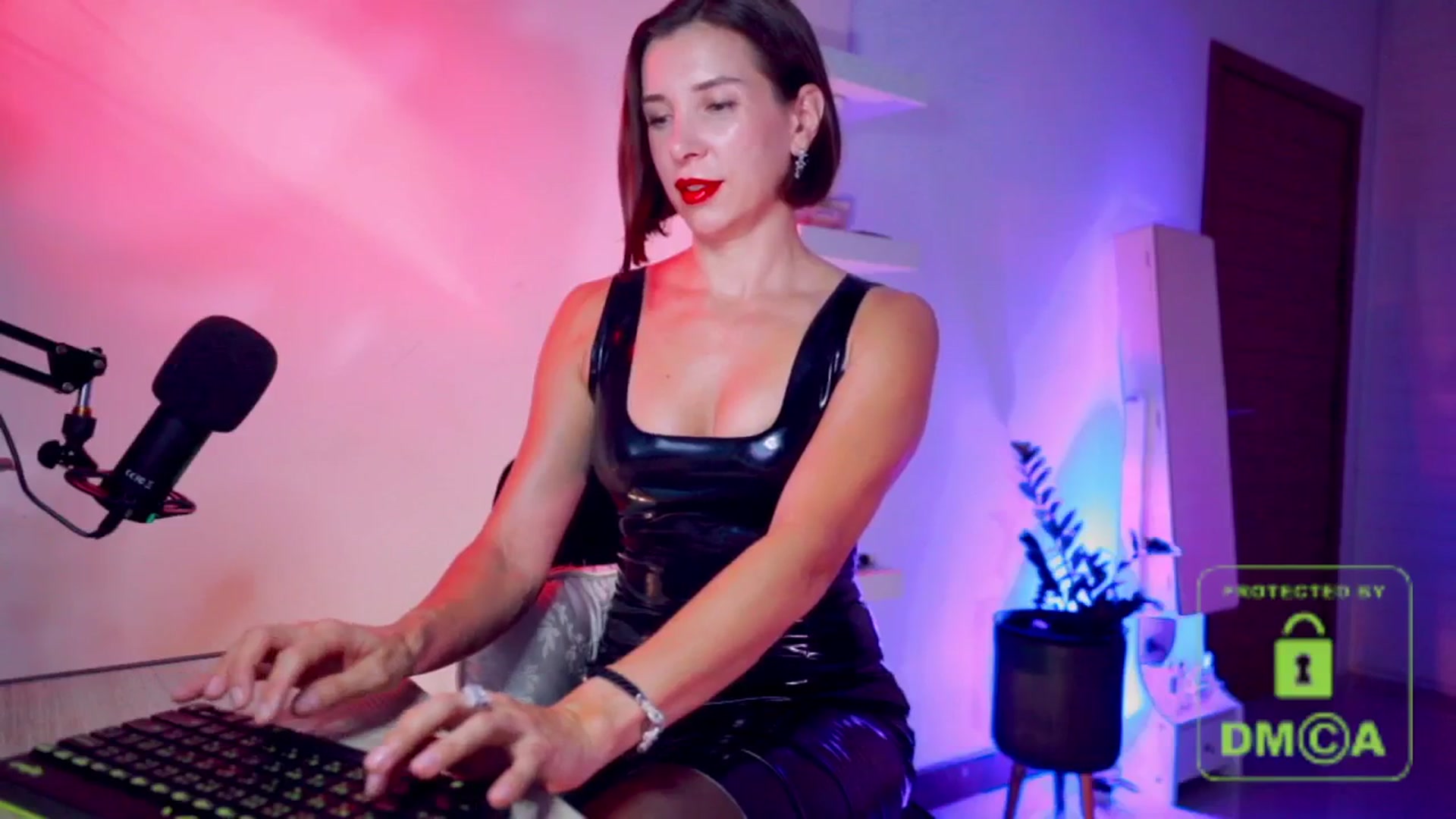 Gallery image thumbnail from AddictsQueen's myfreecams stream on, 04/27/2026, 06:08 image 4 of 20