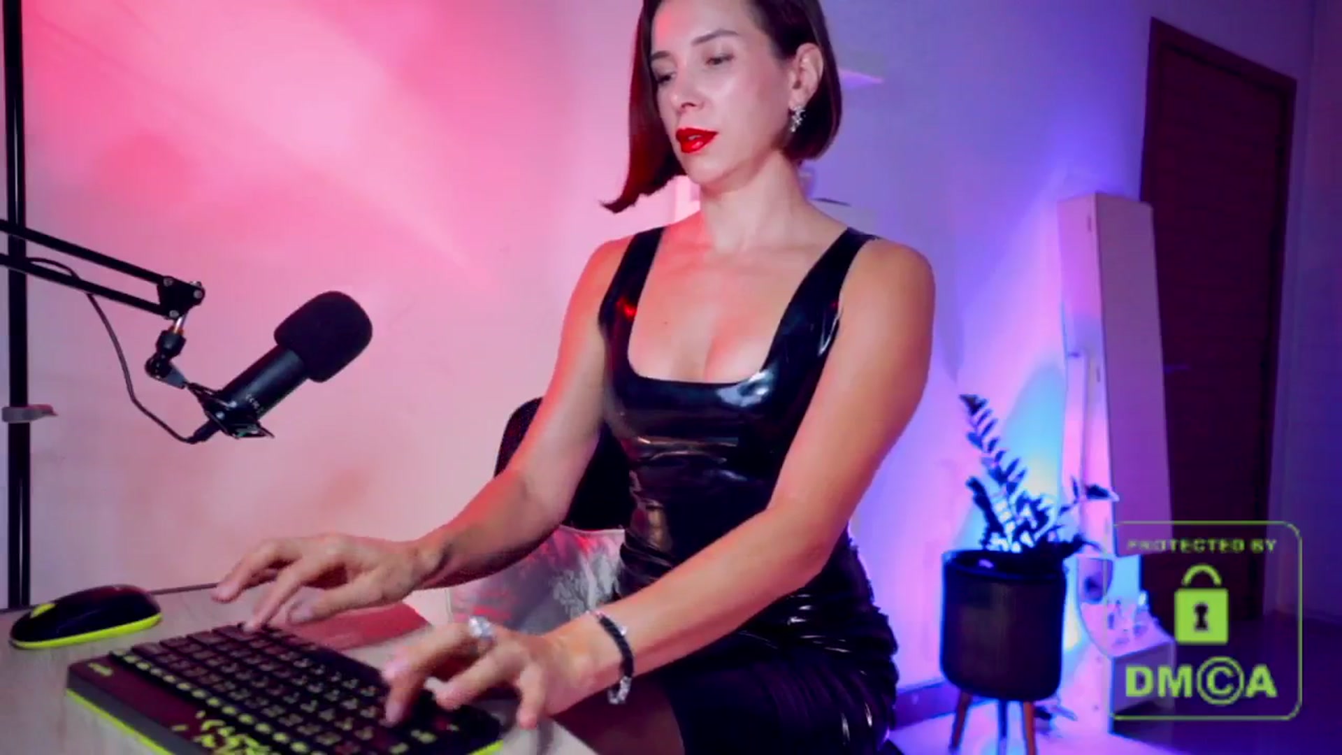 Gallery image thumbnail from AddictsQueen's myfreecams stream on, 04/27/2026, 06:08 image 11 of 20
