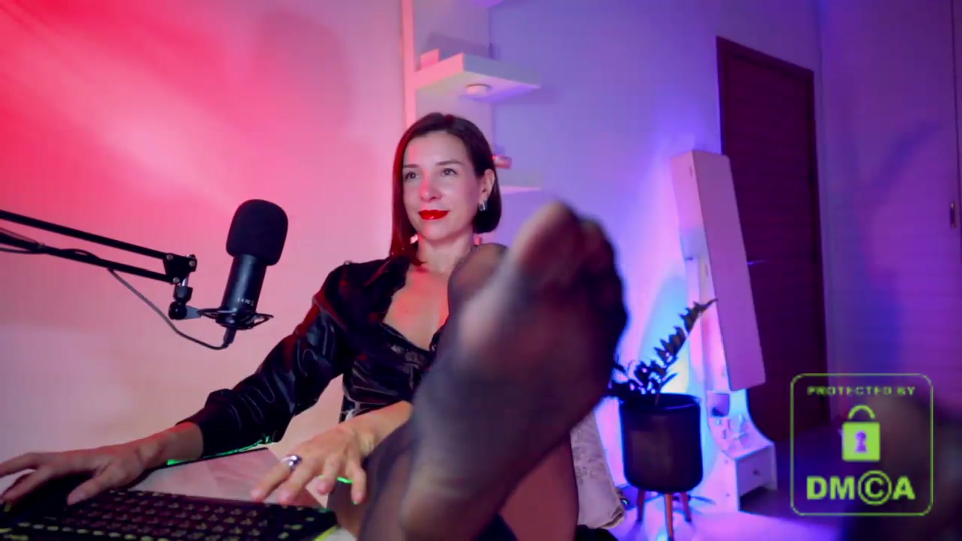 Gallery image thumbnail from AddictsQueen's myfreecams stream on, 05/16/2026, 07:04 image 18 of 20