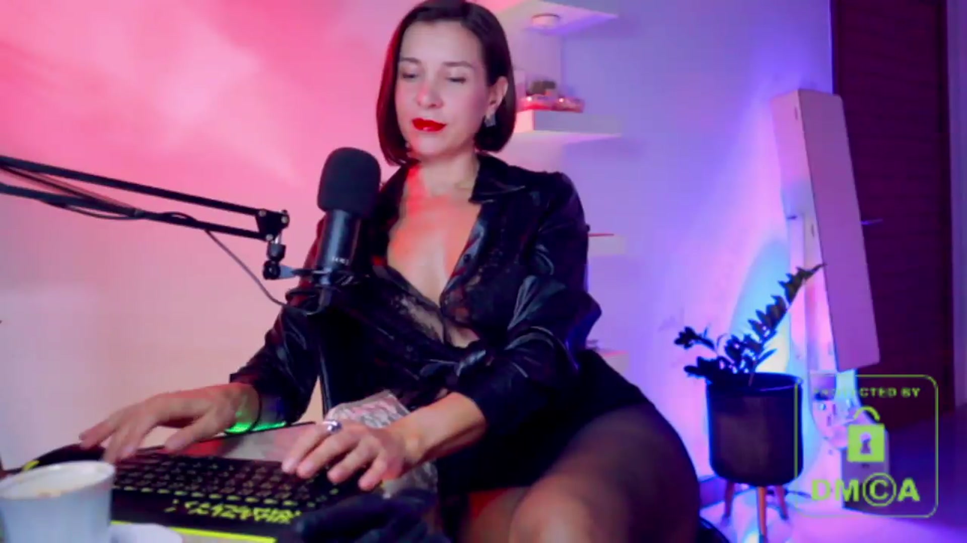 Gallery image thumbnail from AddictsQueen's myfreecams stream on, 05/16/2026, 07:04 image 8 of 20
