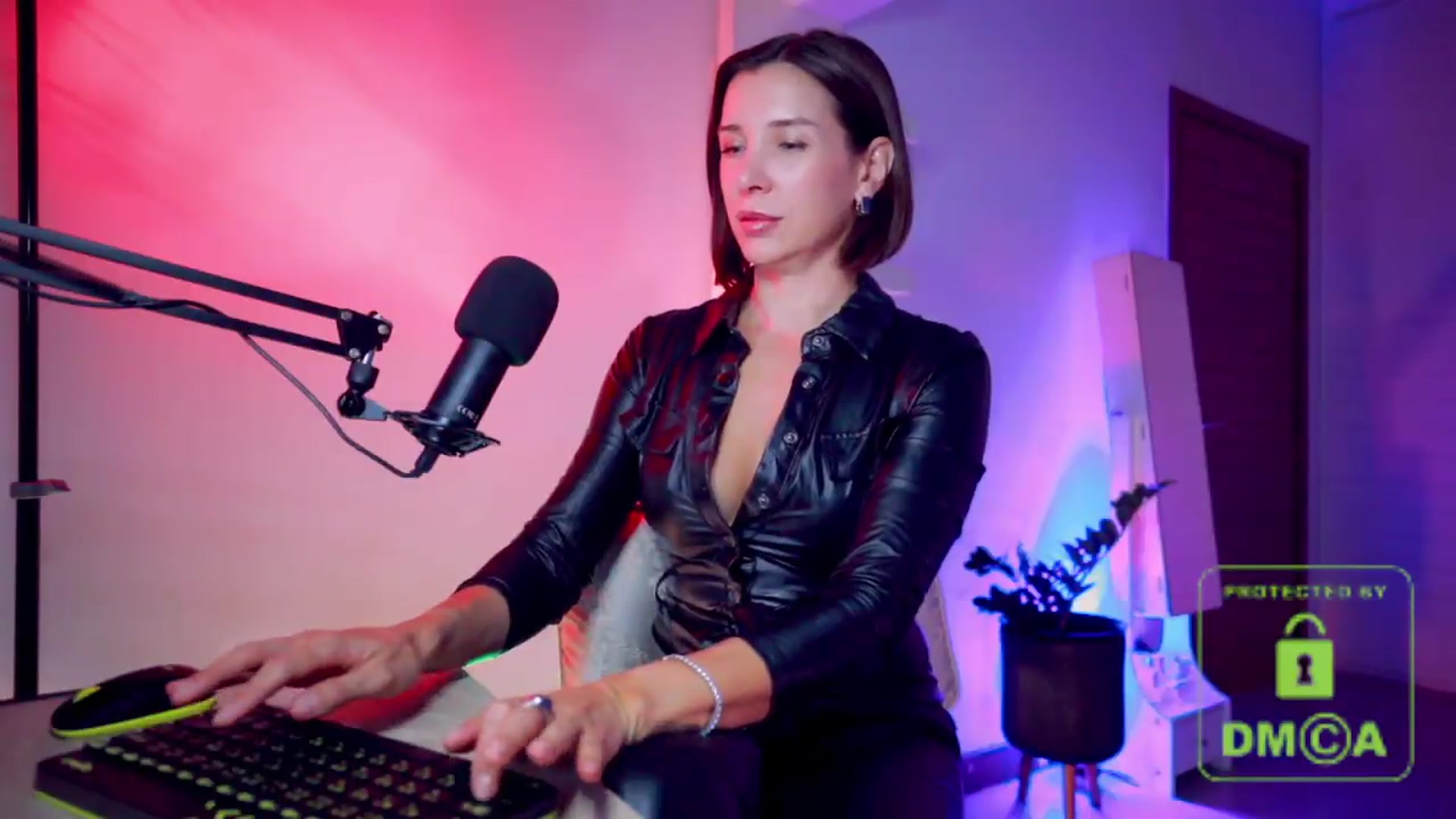 Gallery image thumbnail from AddictsQueen's myfreecams stream on, 05/24/2026, 06:09 image 5 of 20