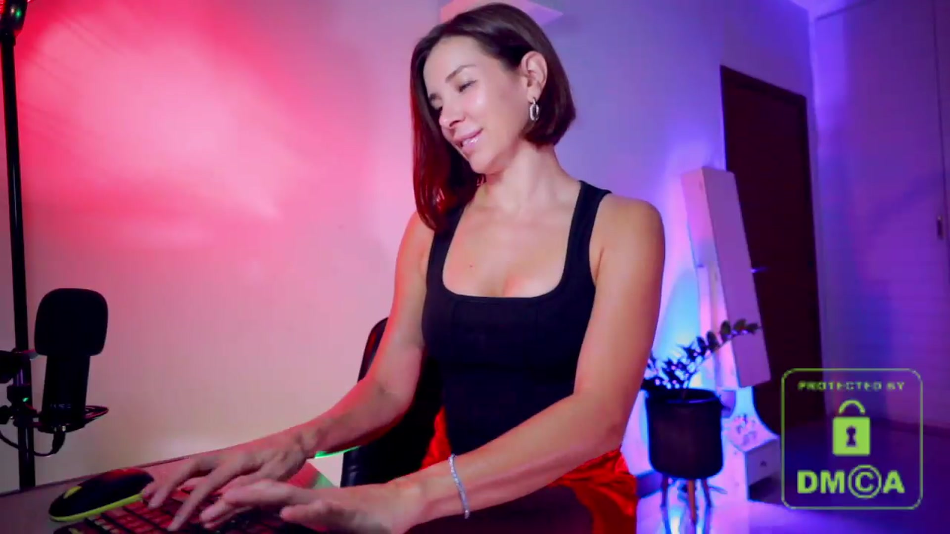Gallery image thumbnail from AddictsQueen's myfreecams stream on, 05/28/2026, 06:38 image 5 of 20
