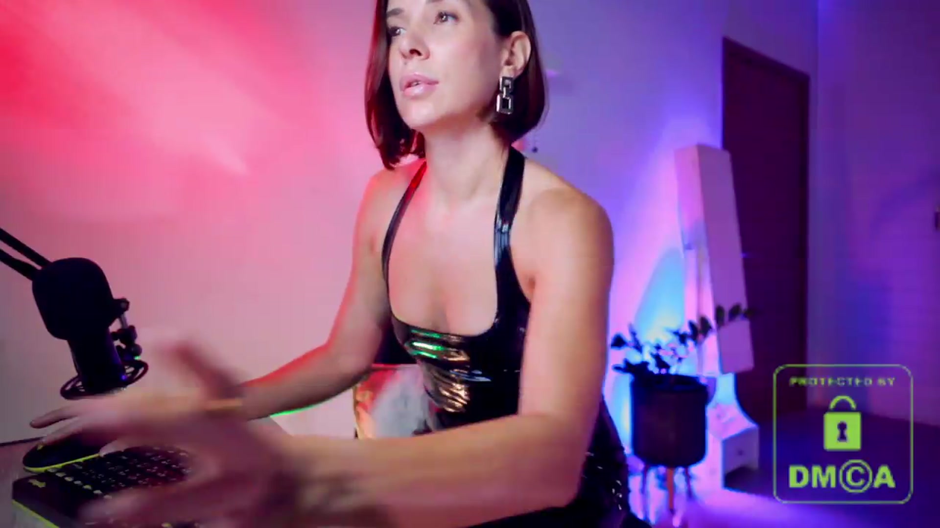 Gallery image thumbnail from AddictsQueen's myfreecams stream on, 05/31/2026, 07:28 image 11 of 20