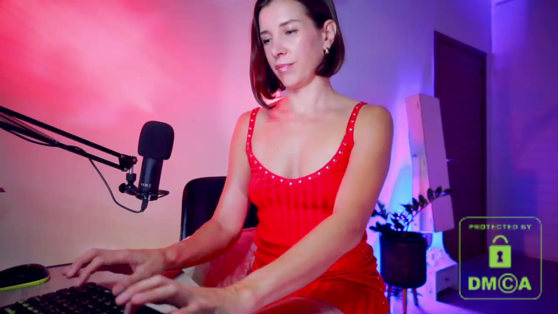 Gallery image thumbnail from AddictsQueen's myfreecams stream on, 06/04/2026, 06:44 image 5 of 20