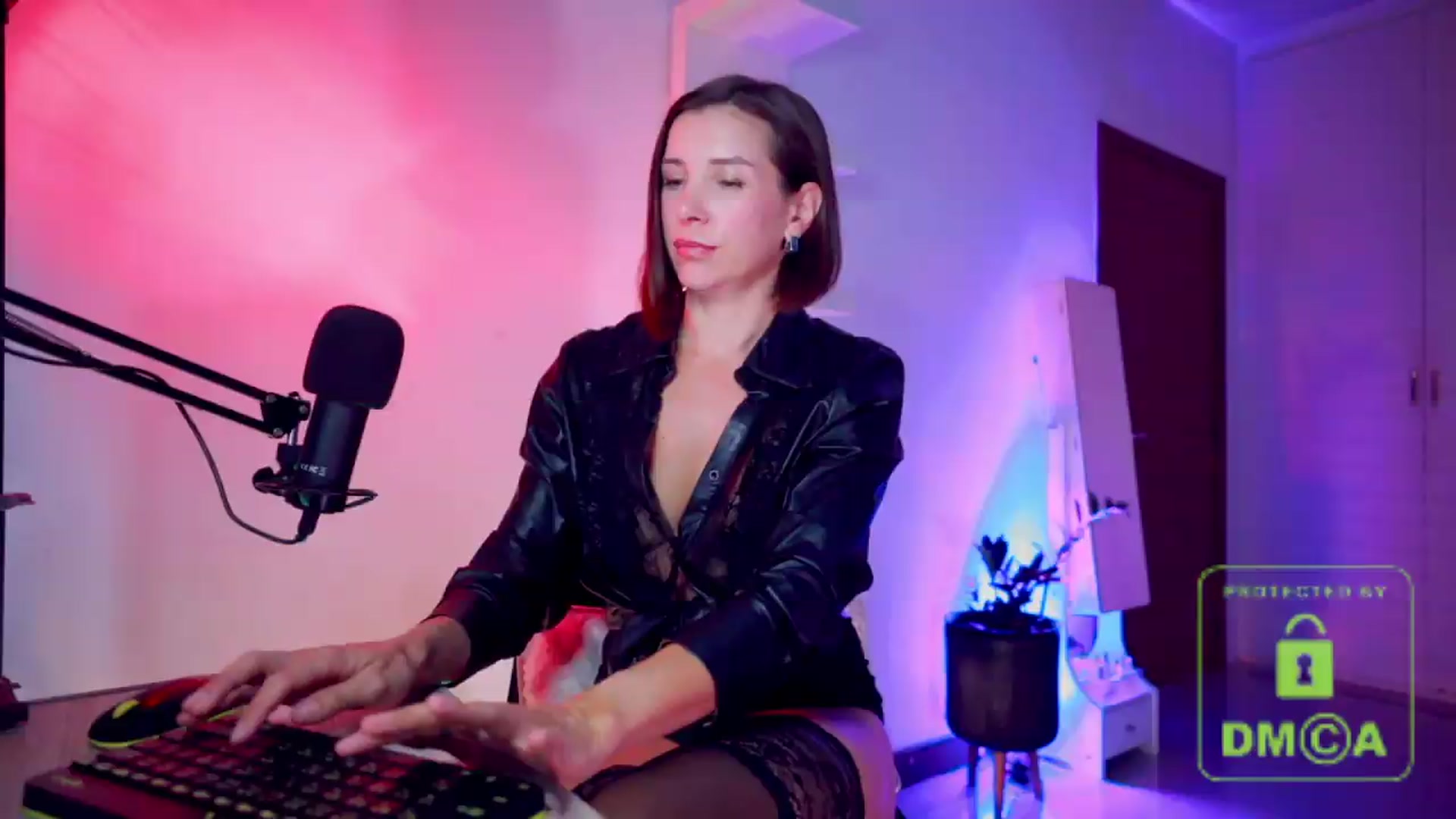 Gallery image thumbnail from AddictsQueen's myfreecams stream on, 06/11/2026, 06:27 image 11 of 20