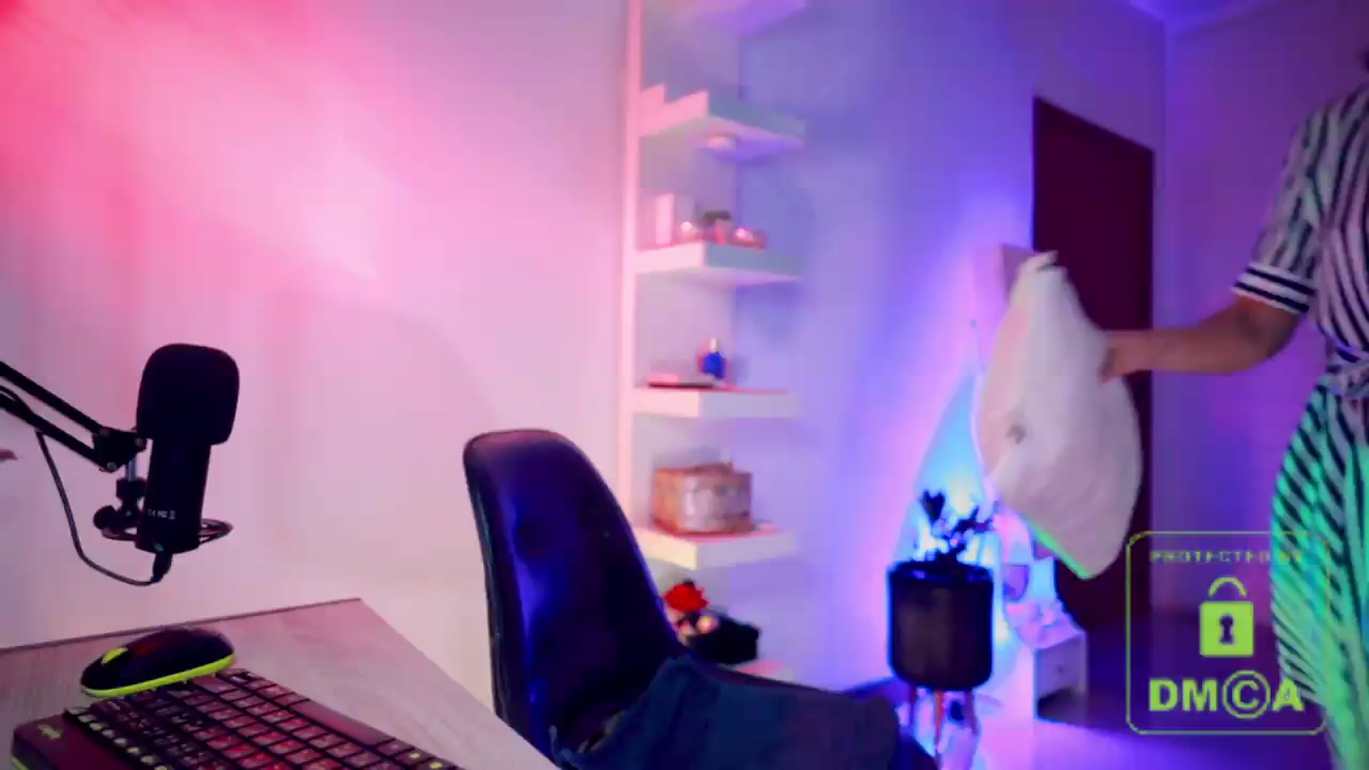 Gallery image thumbnail from AddictsQueen's myfreecams stream on, 06/12/2026, 06:24 image 2 of 20