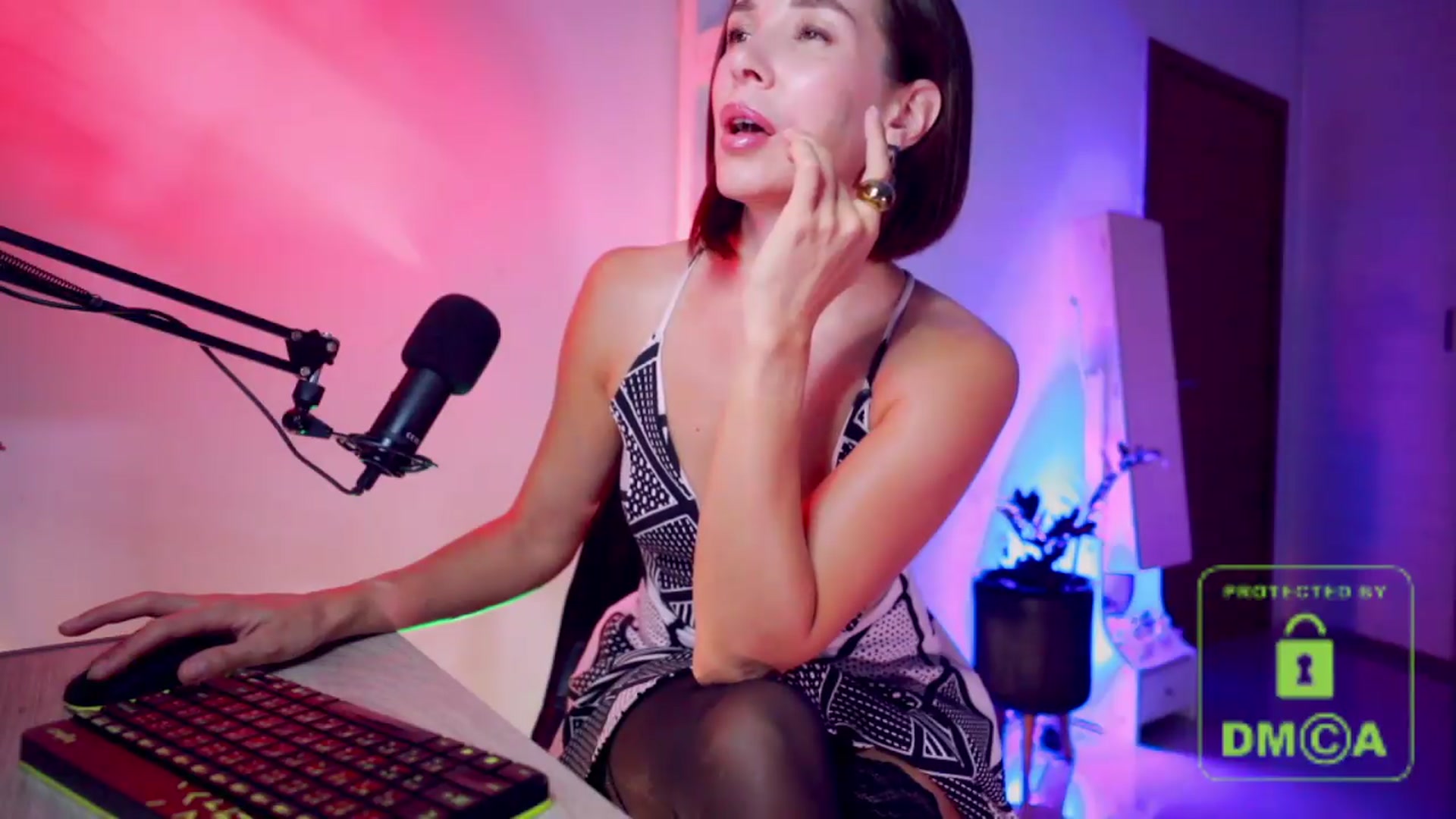 Gallery image thumbnail from AddictsQueen's myfreecams stream on, 06/19/2026, 06:08 image 5 of 20
