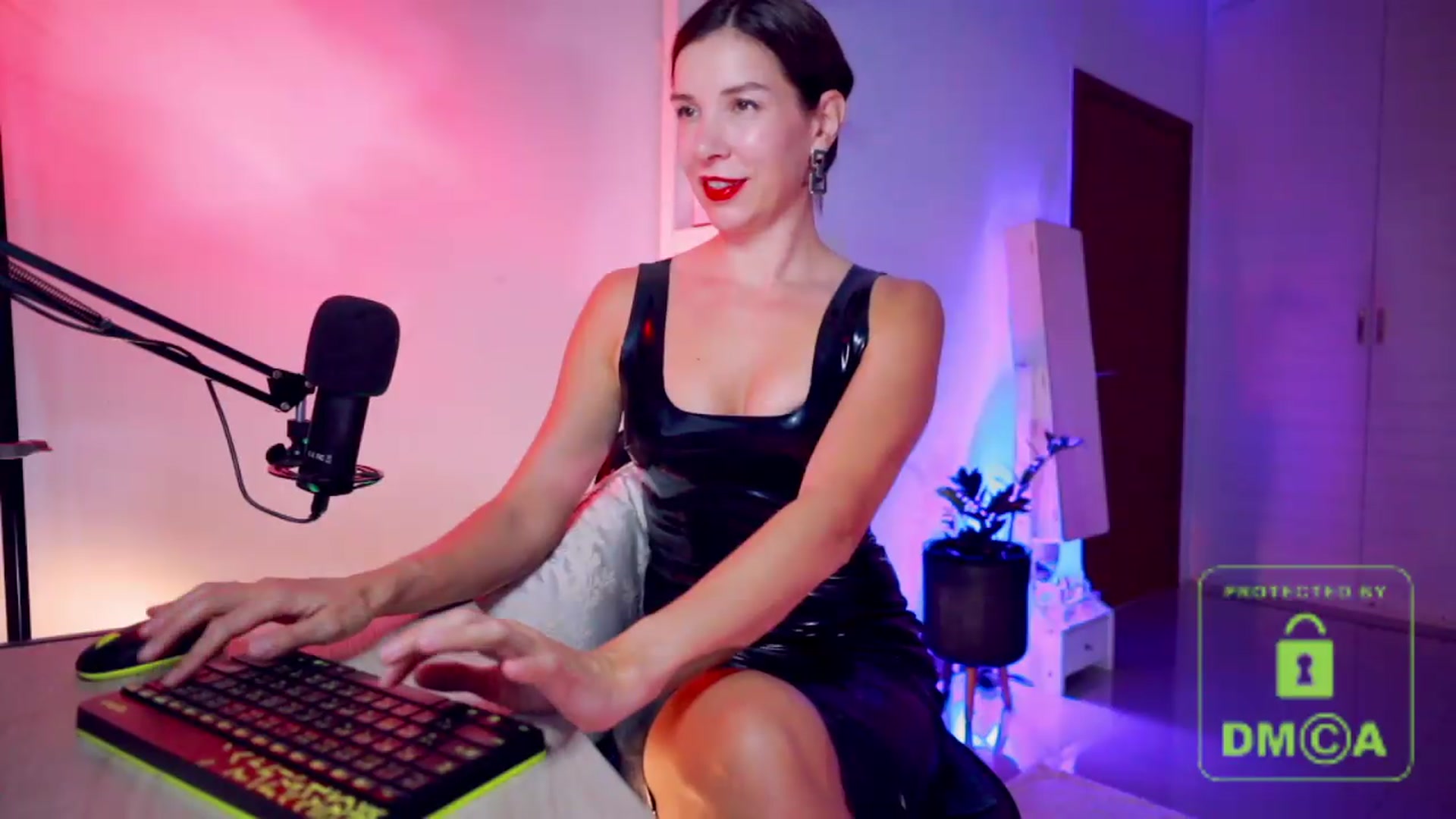 Gallery image thumbnail from AddictsQueen's myfreecams stream on, 06/25/2026, 05:29 image 16 of 20