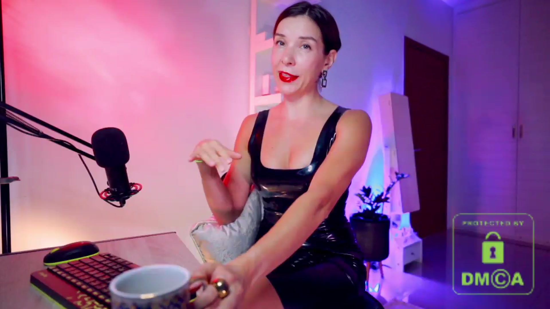 Gallery image thumbnail from AddictsQueen's myfreecams stream on, 06/25/2026, 05:29 image 6 of 20