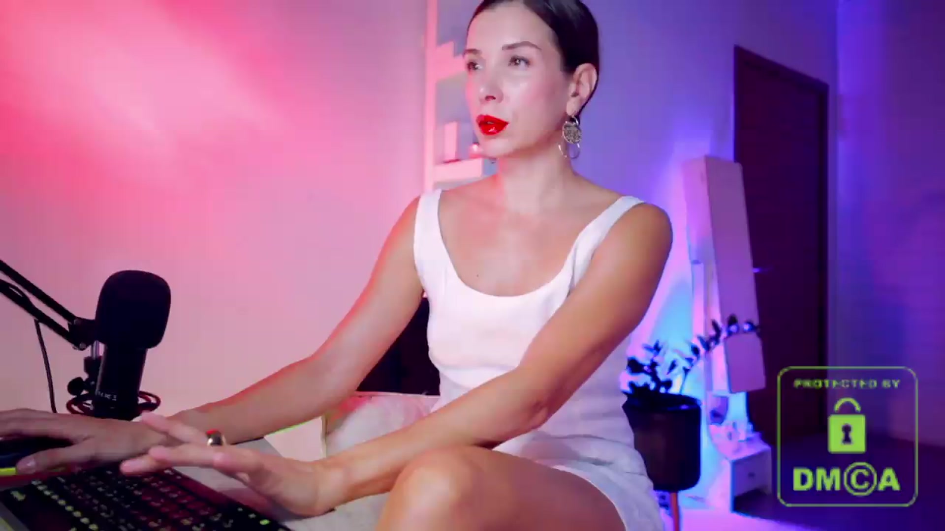 Gallery image thumbnail from AddictsQueen's myfreecams stream on, 07/17/2026, 05:10 image 5 of 20