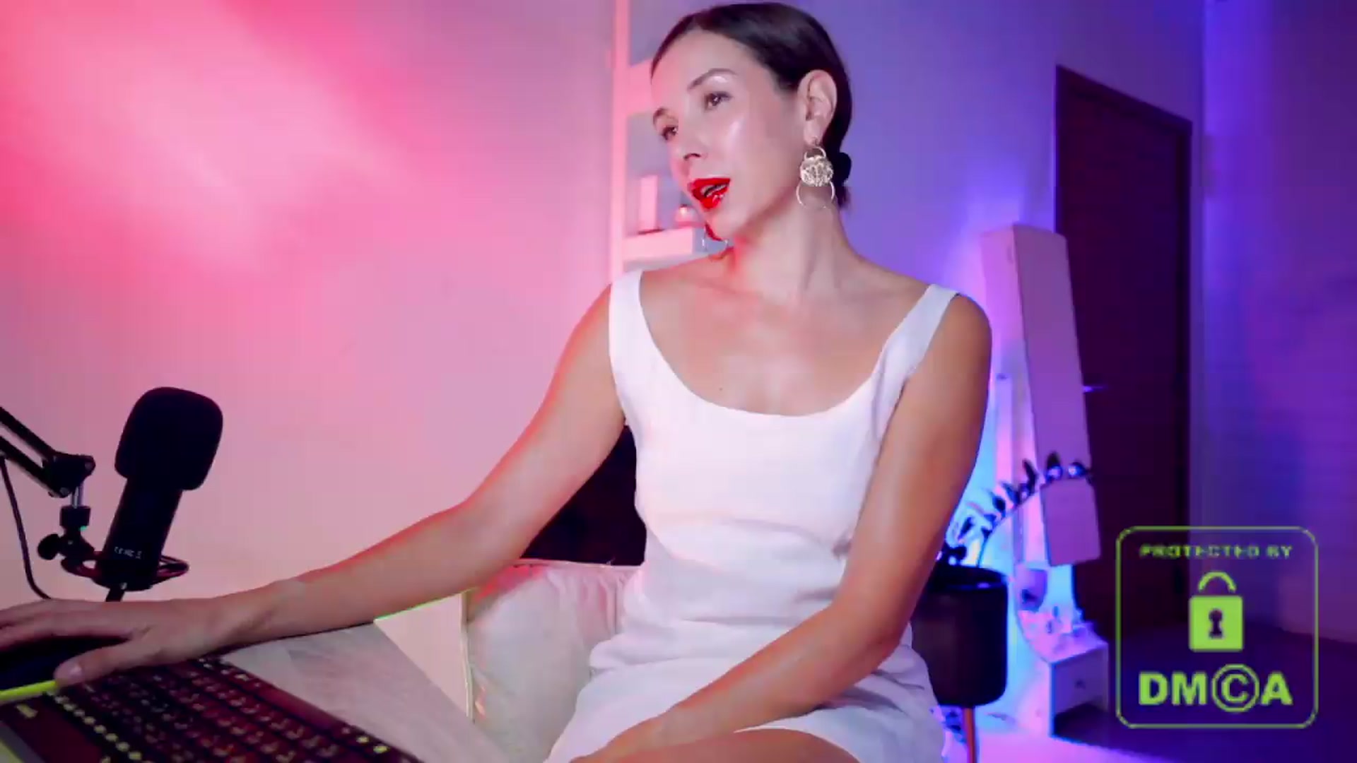 Gallery image thumbnail from AddictsQueen's myfreecams stream on, 07/17/2026, 05:10 image 12 of 20