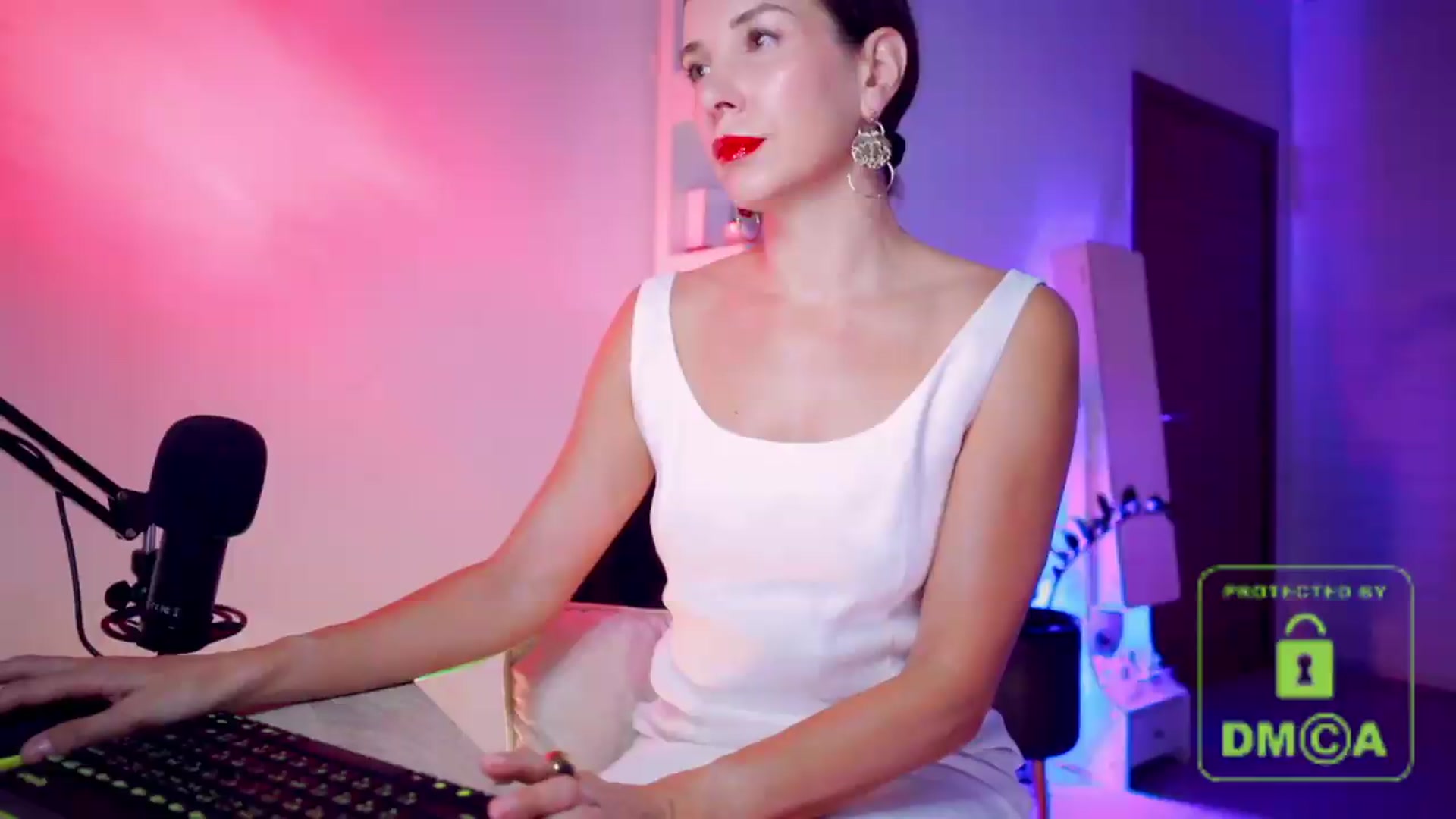 Gallery image thumbnail from AddictsQueen's myfreecams stream on, 07/17/2026, 05:10 image 2 of 20