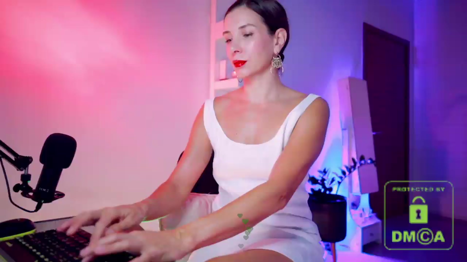 Gallery image thumbnail from AddictsQueen's myfreecams stream on, 07/17/2026, 05:10 image 11 of 20