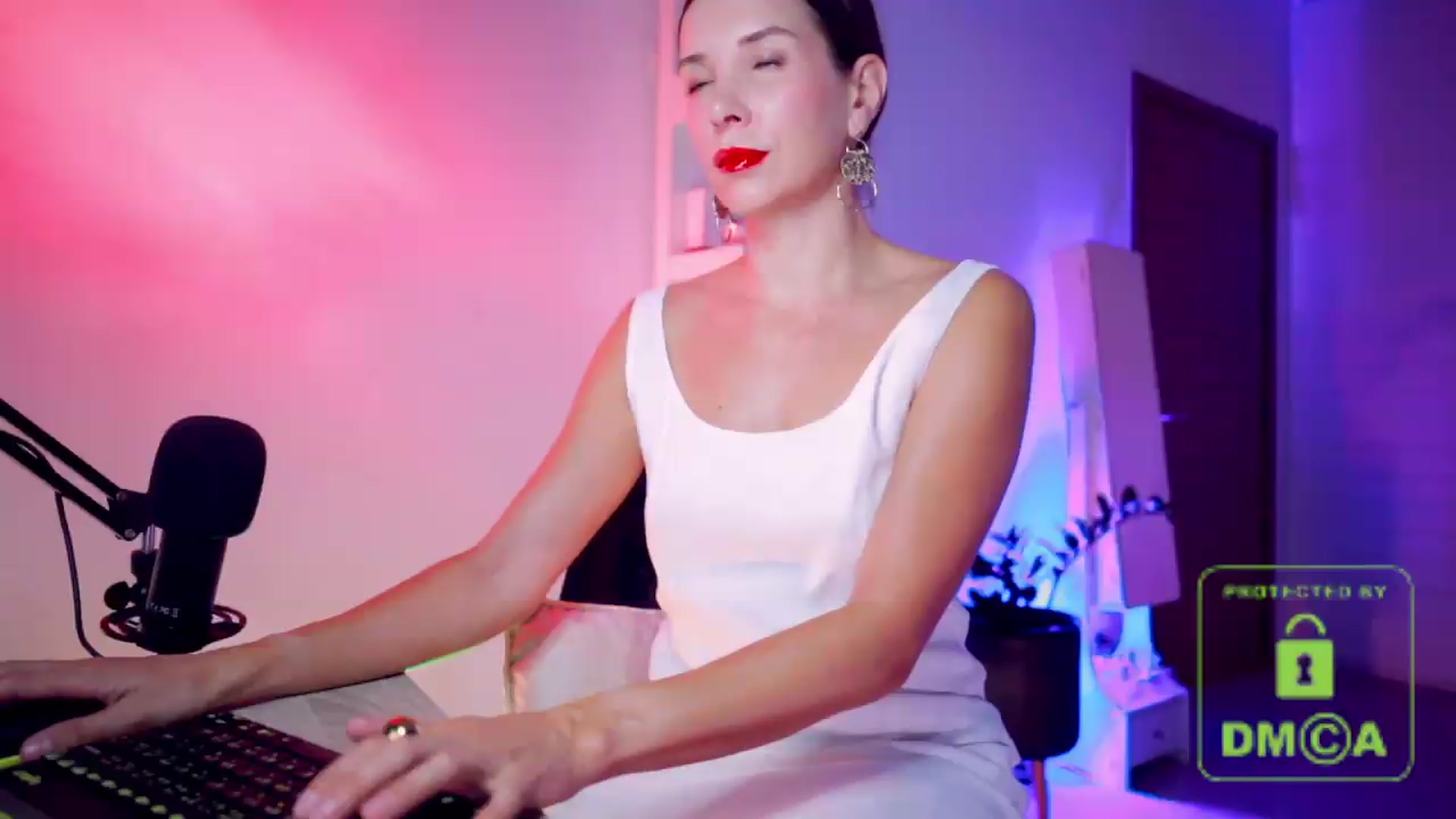 Gallery image thumbnail from AddictsQueen's myfreecams stream on, 07/17/2026, 05:10 image 3 of 20