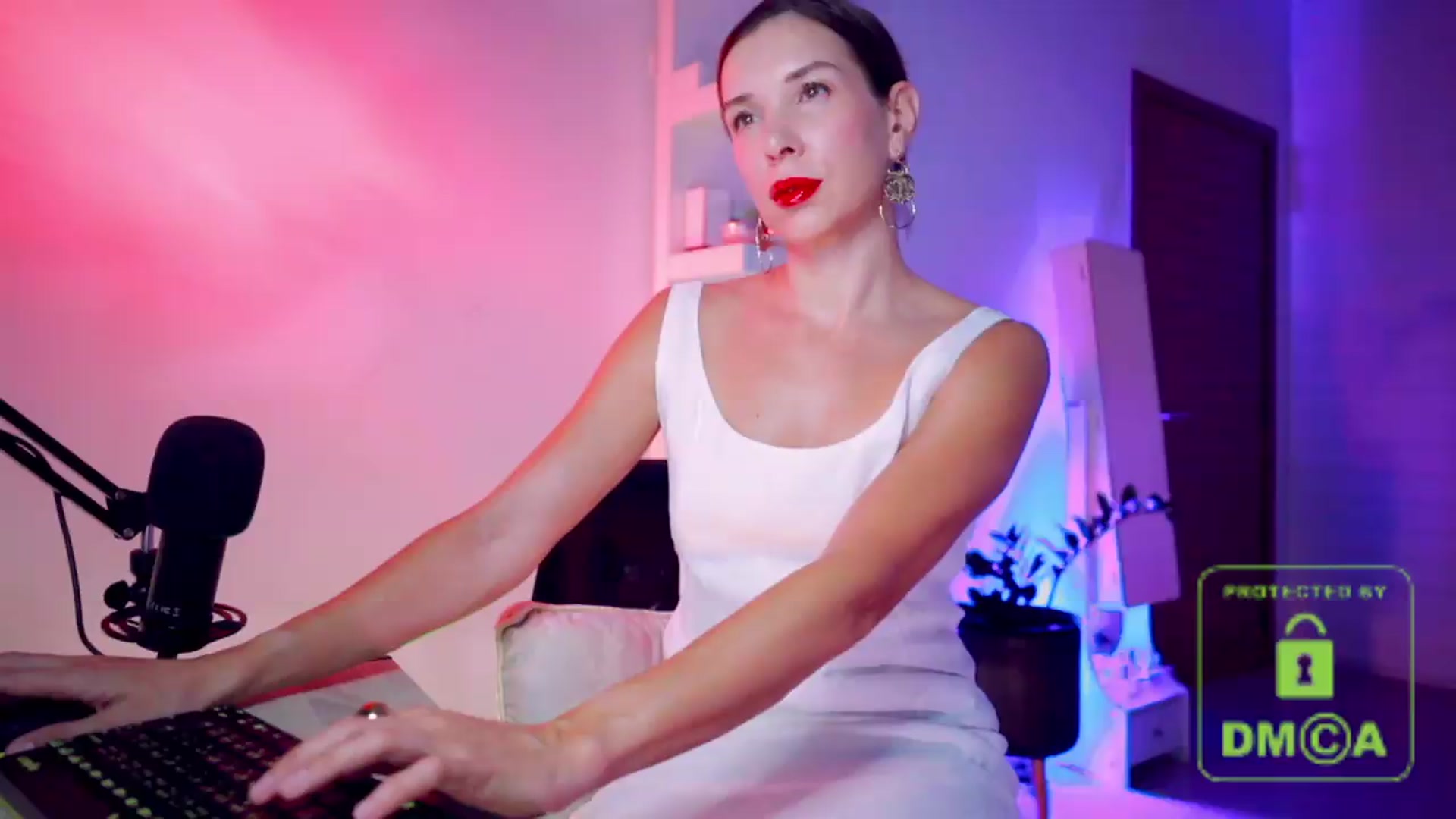 Gallery image thumbnail from AddictsQueen's myfreecams stream on, 07/17/2026, 05:10 image 4 of 20